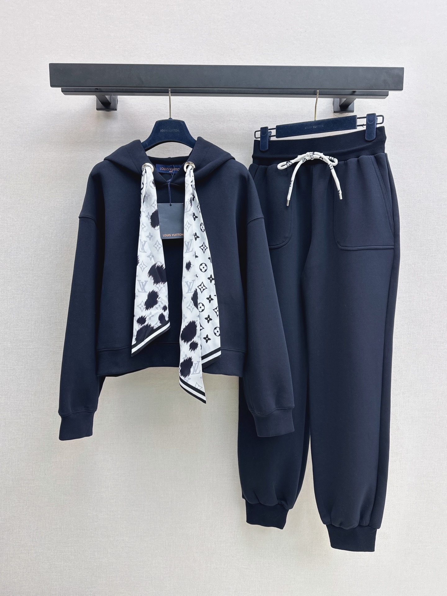 Loui 26fw scarf hhdie pants sets