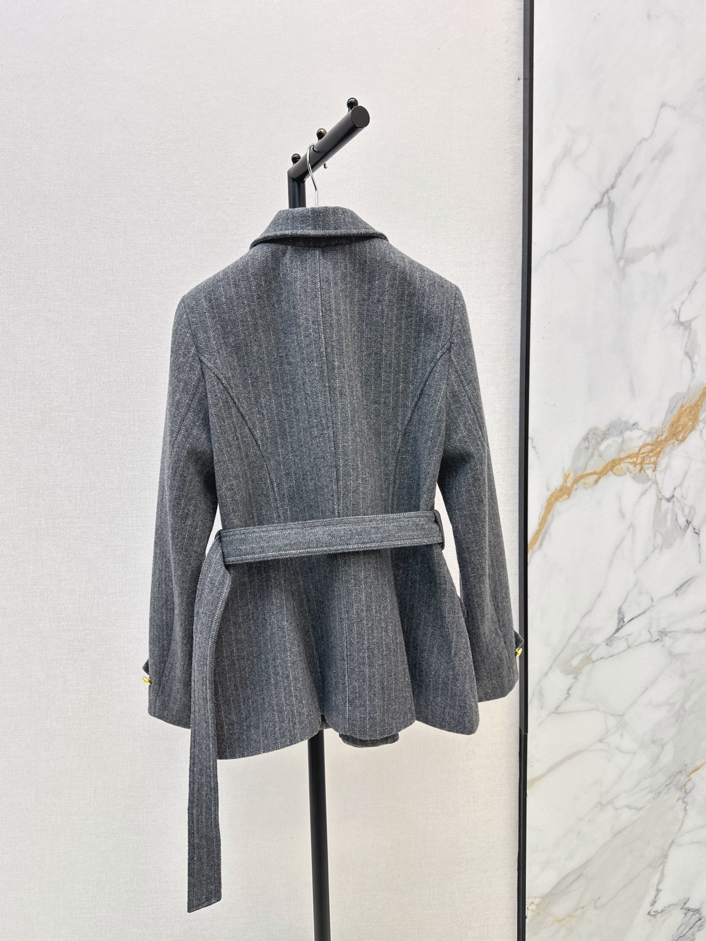 CD 26fw  herringbone belted jacket
