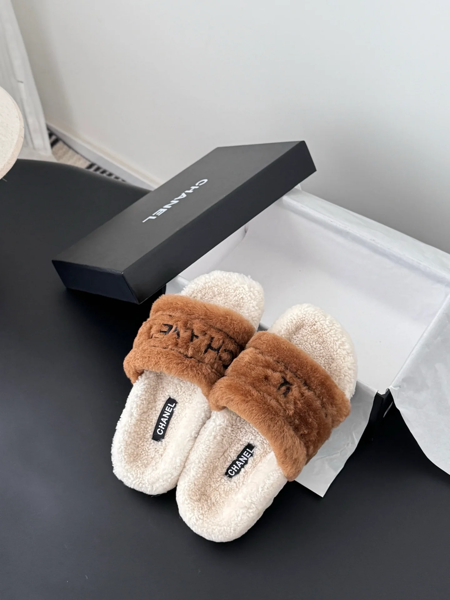 Chan 25fw fluffy slipper