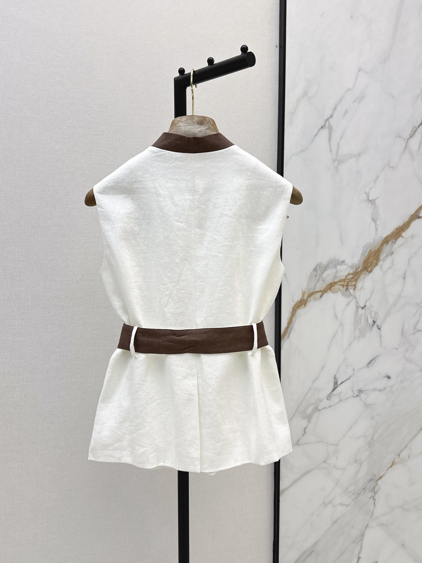 Brun 26ss linen waistcoats