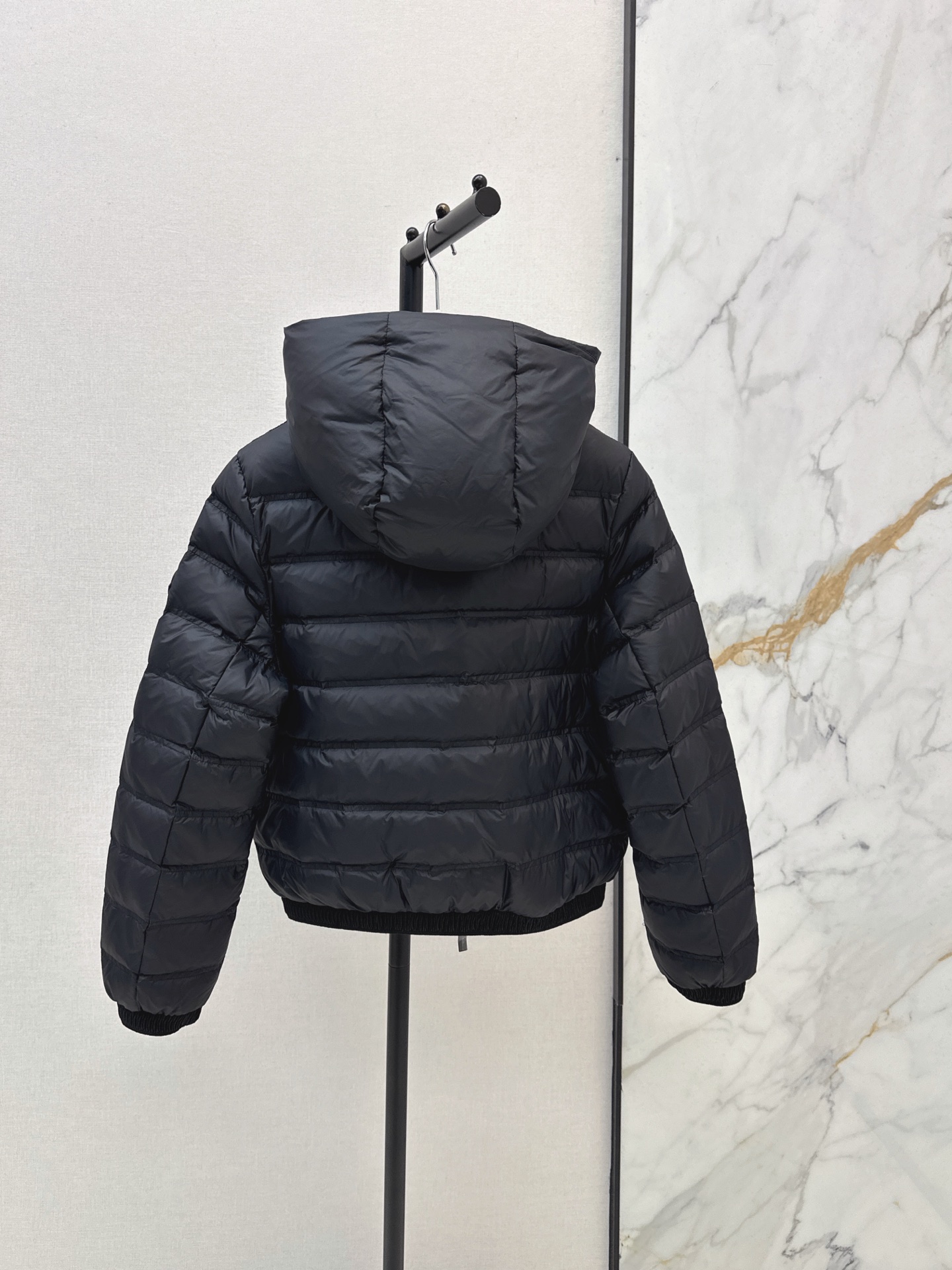 Monc 26fw cropped hooded down jacket