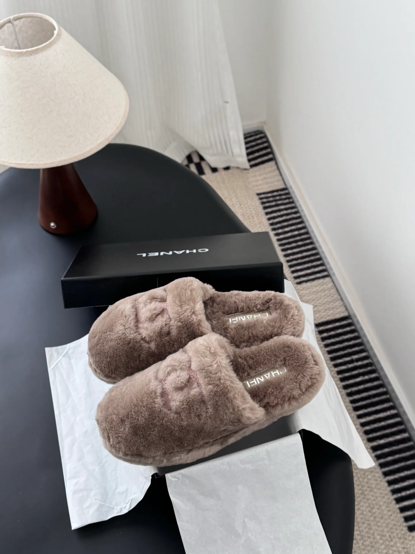 Chan 25fw fluffy slippers
