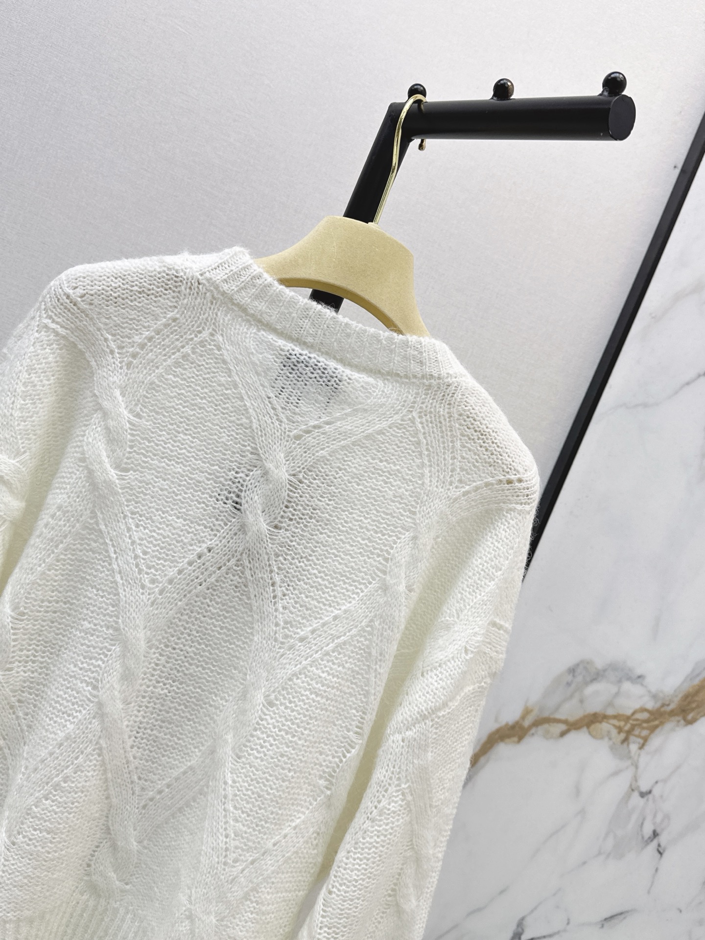 Miu 26fw letter embroidery sweater