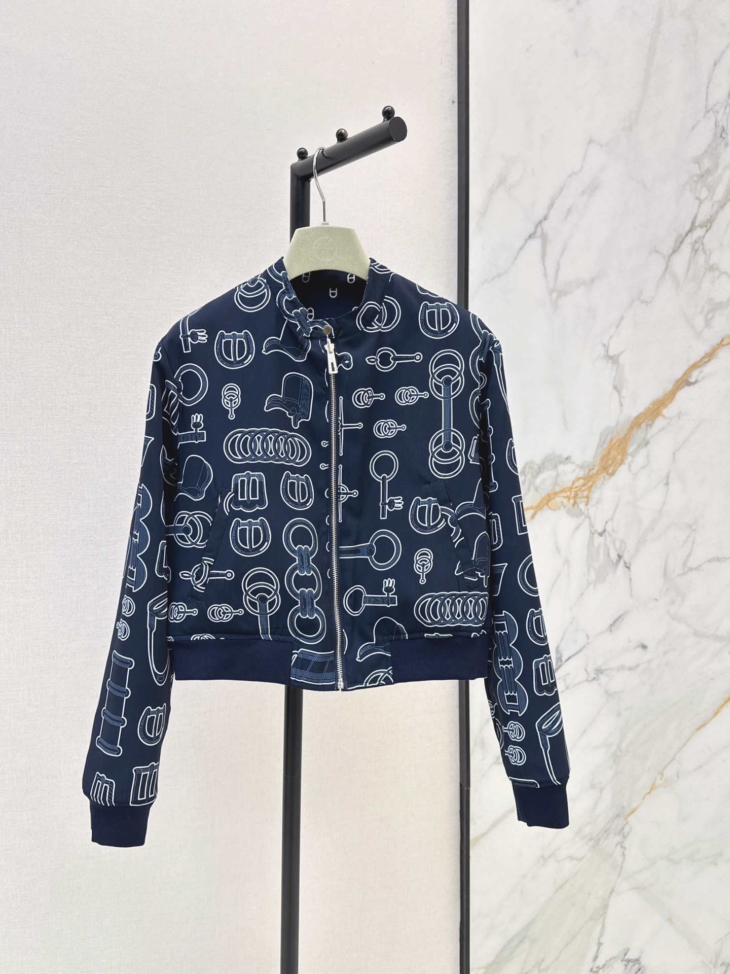 Her 26fw reversible print jacket