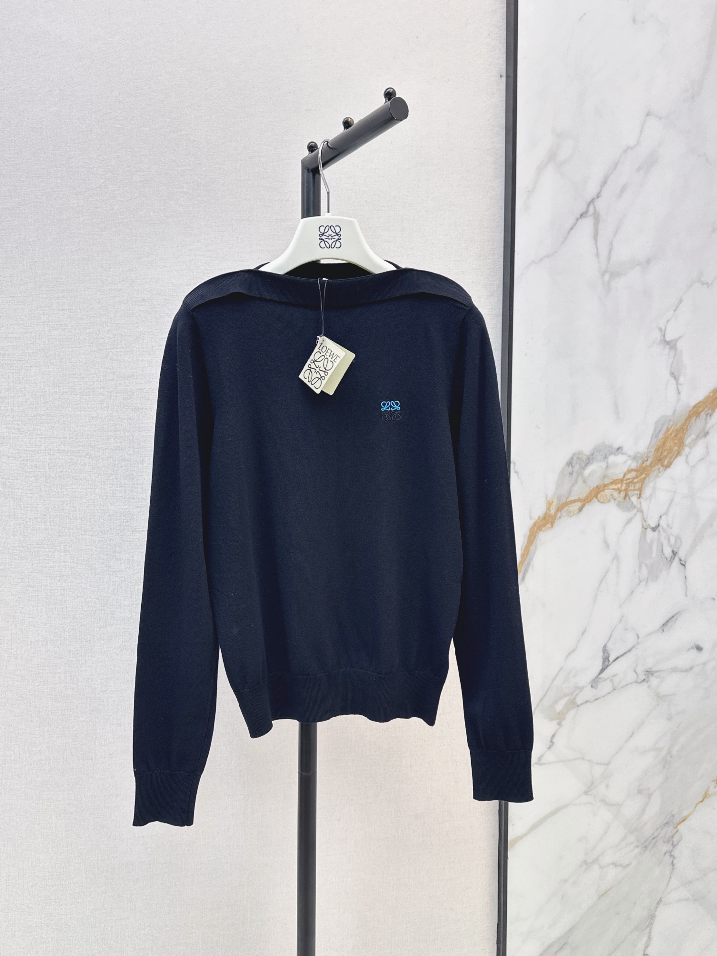 Loe 26fw off shoulder knit top