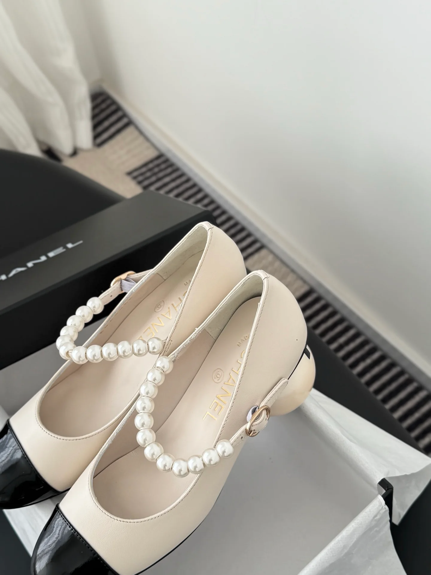 Chan 26ss pearl mary jane flats