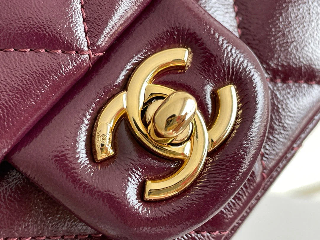 CH 24b flap bag