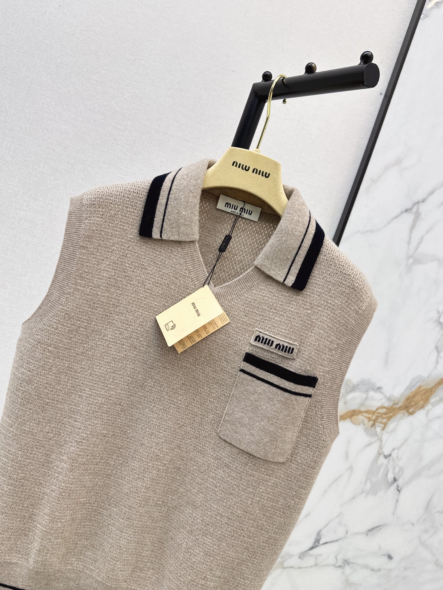 Miu 26fw cashmere knit vest