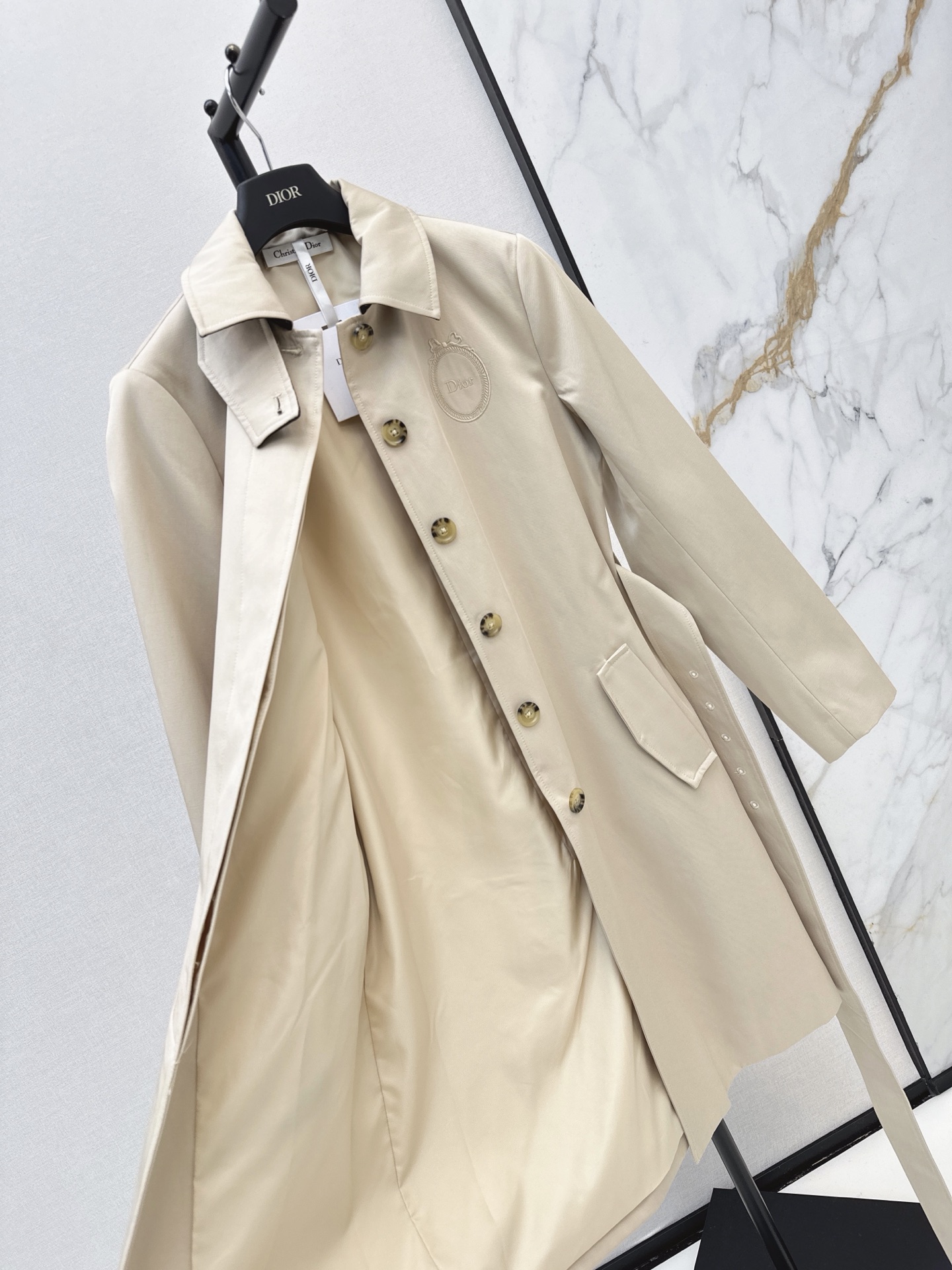 CD 26fw embroidery trench coats