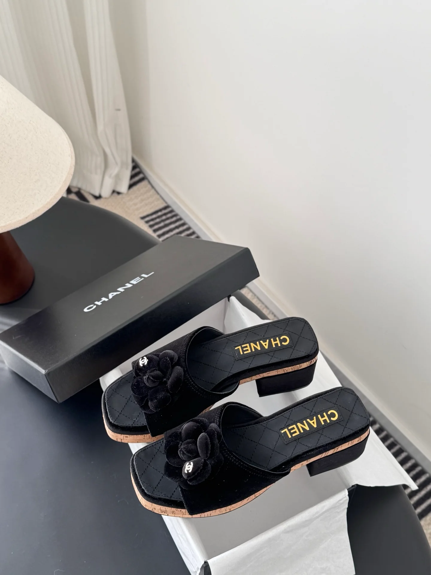 Chan 26ss camellia sides sandals