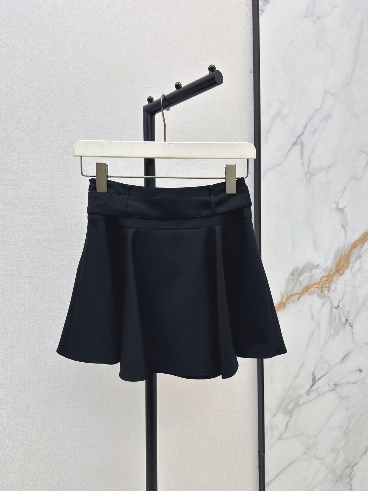 Loe 26fw belted mini skirt