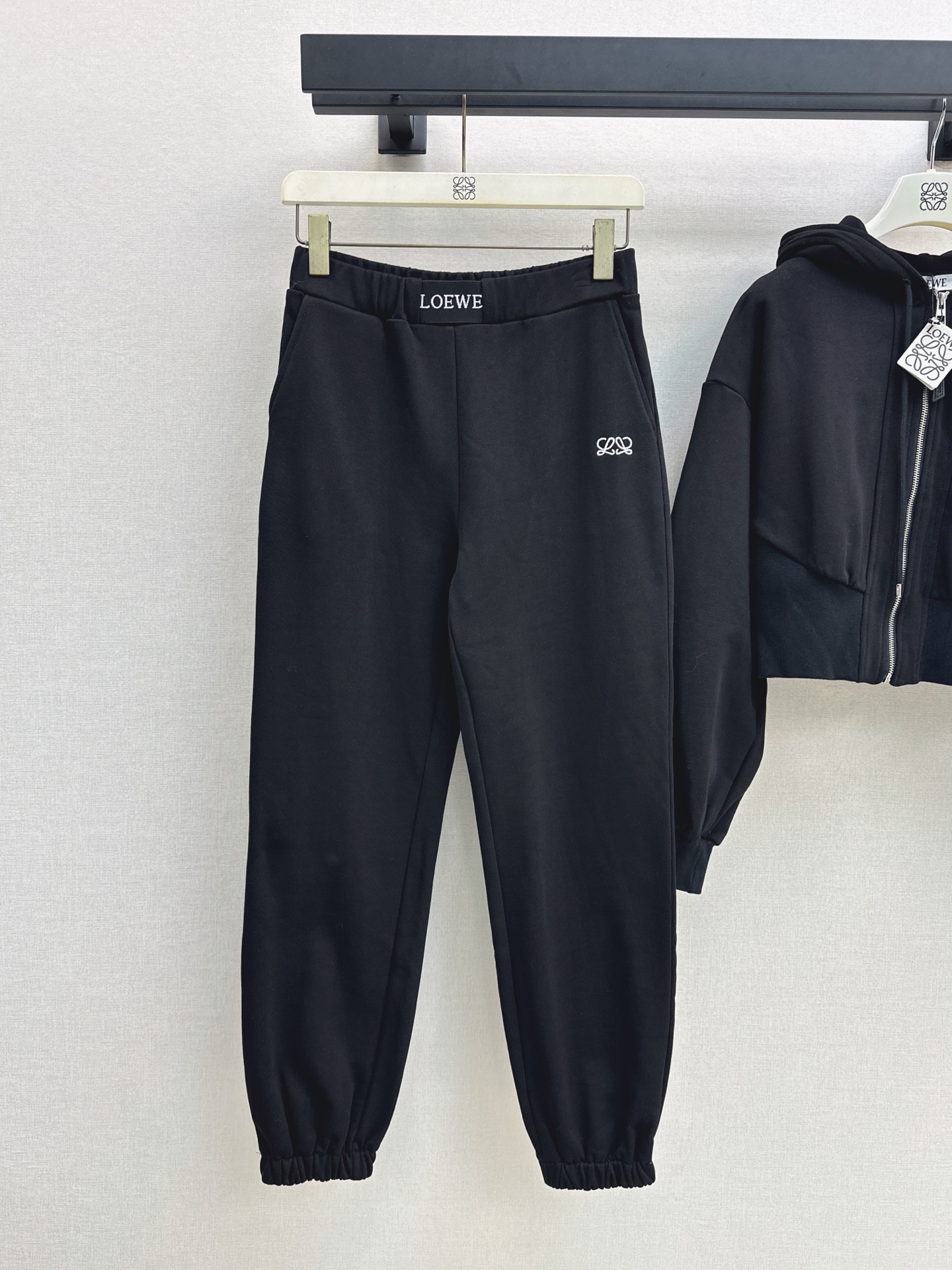 Loe 26fw embroidery hooded jacket pants sets