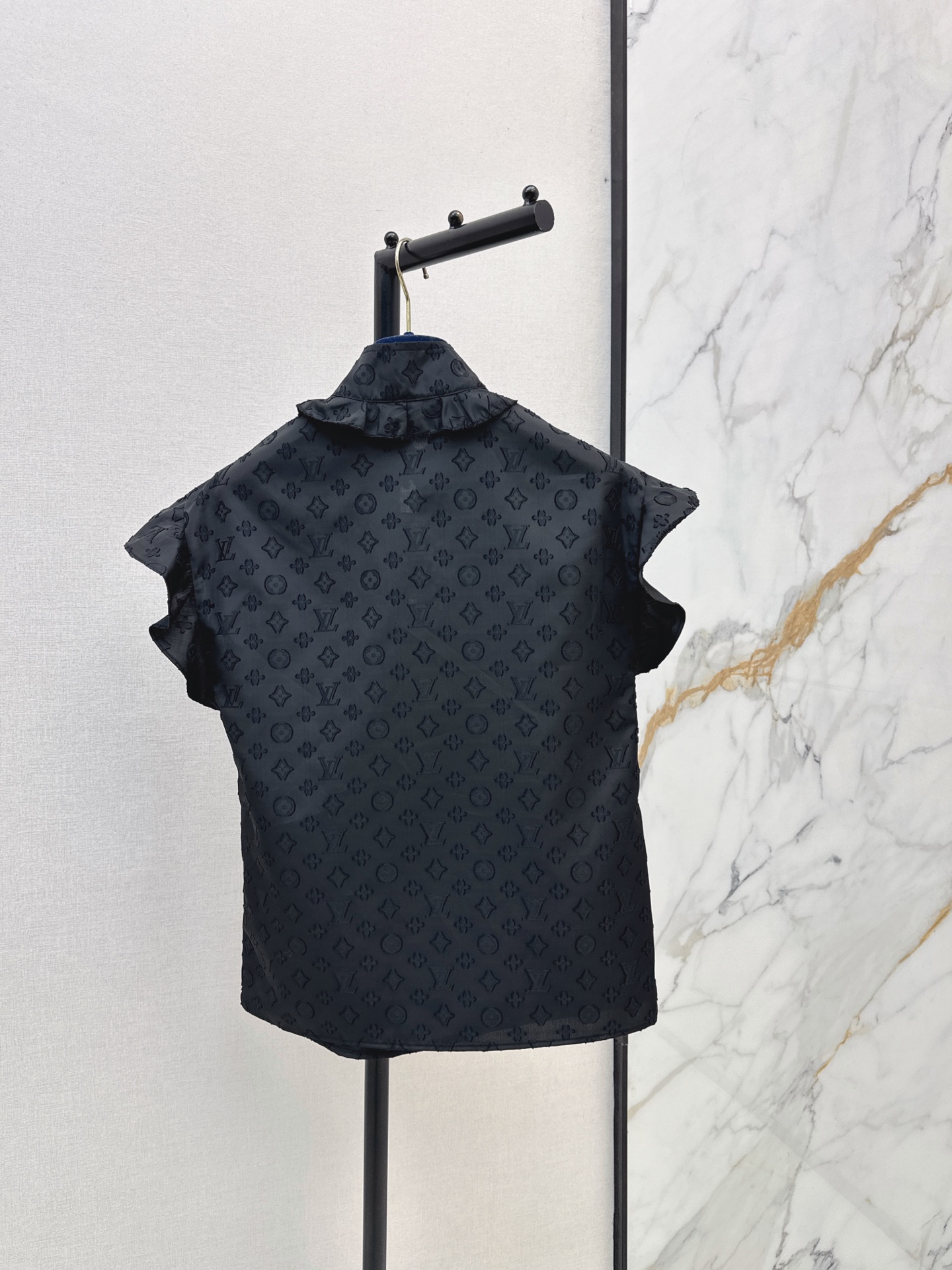 Loui 26fw sleeveless jacquard shirt