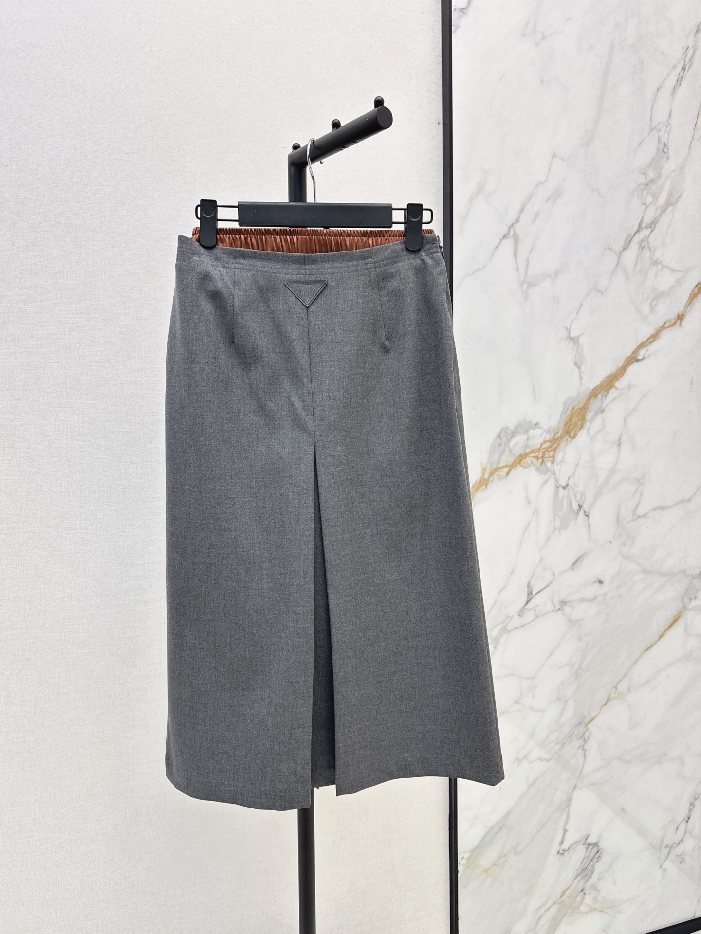 Pra 26fw front-slit A-line midi skirt