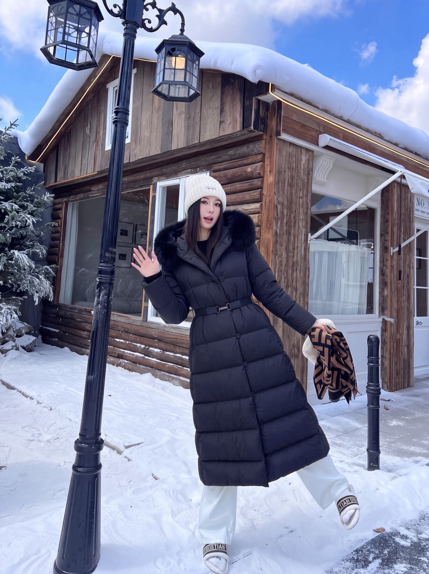 Max 26fw belted hooded down jacket