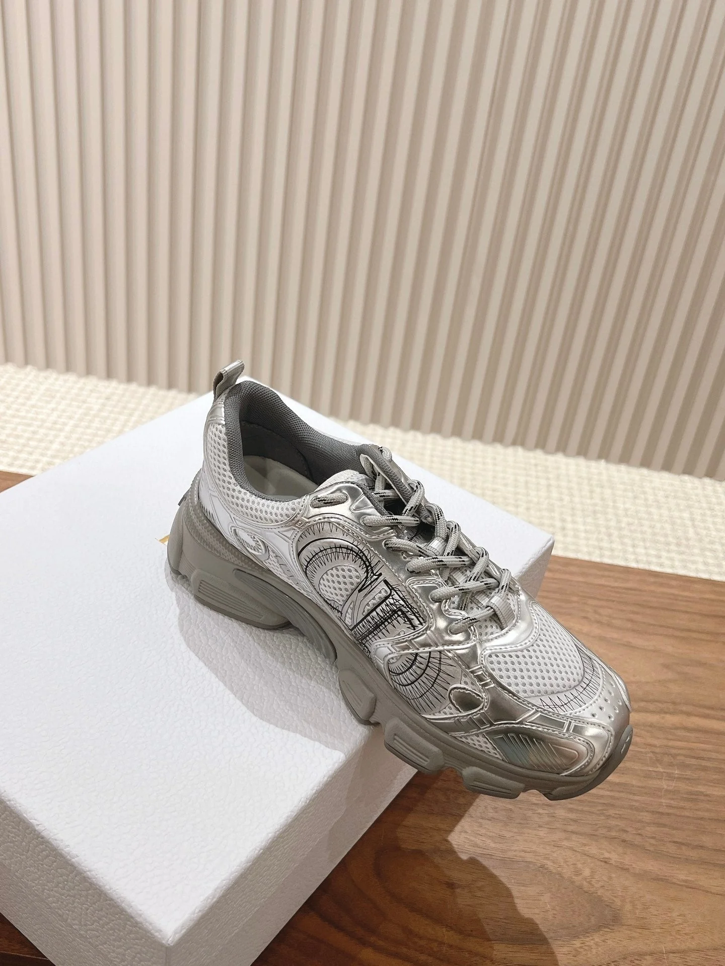 D chrono sneaker