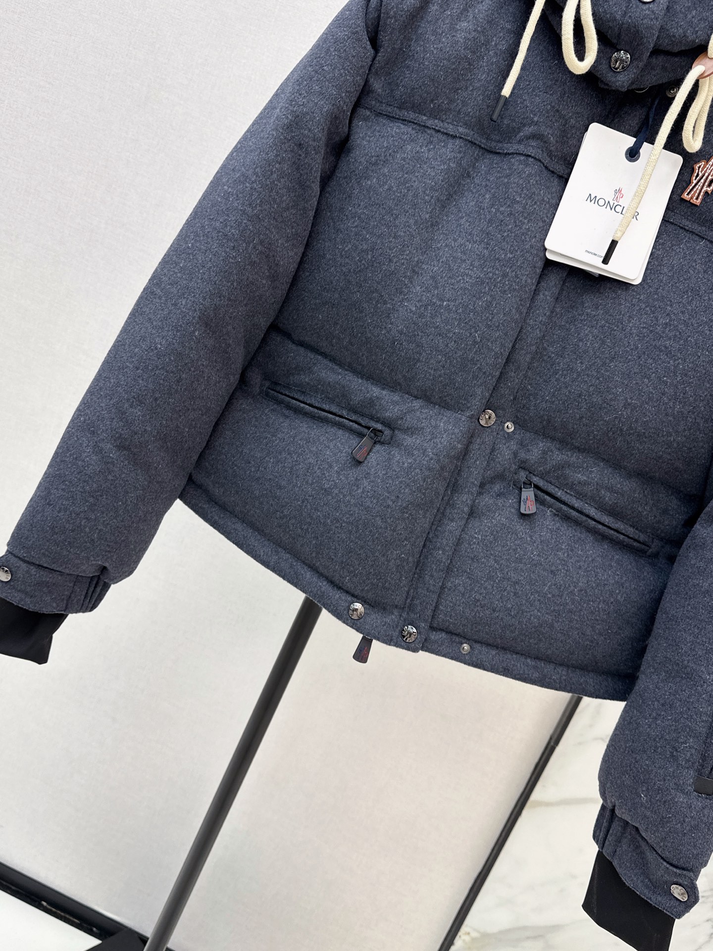 Monc 26fw detachable sleeve down jacket