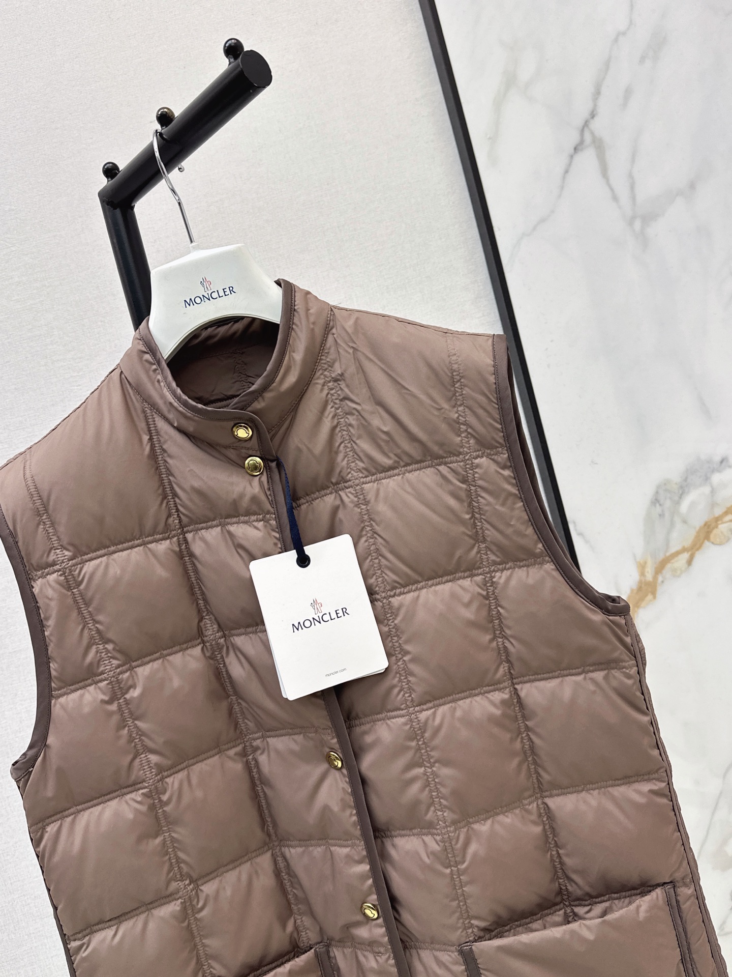 Monc 26fw long down vest