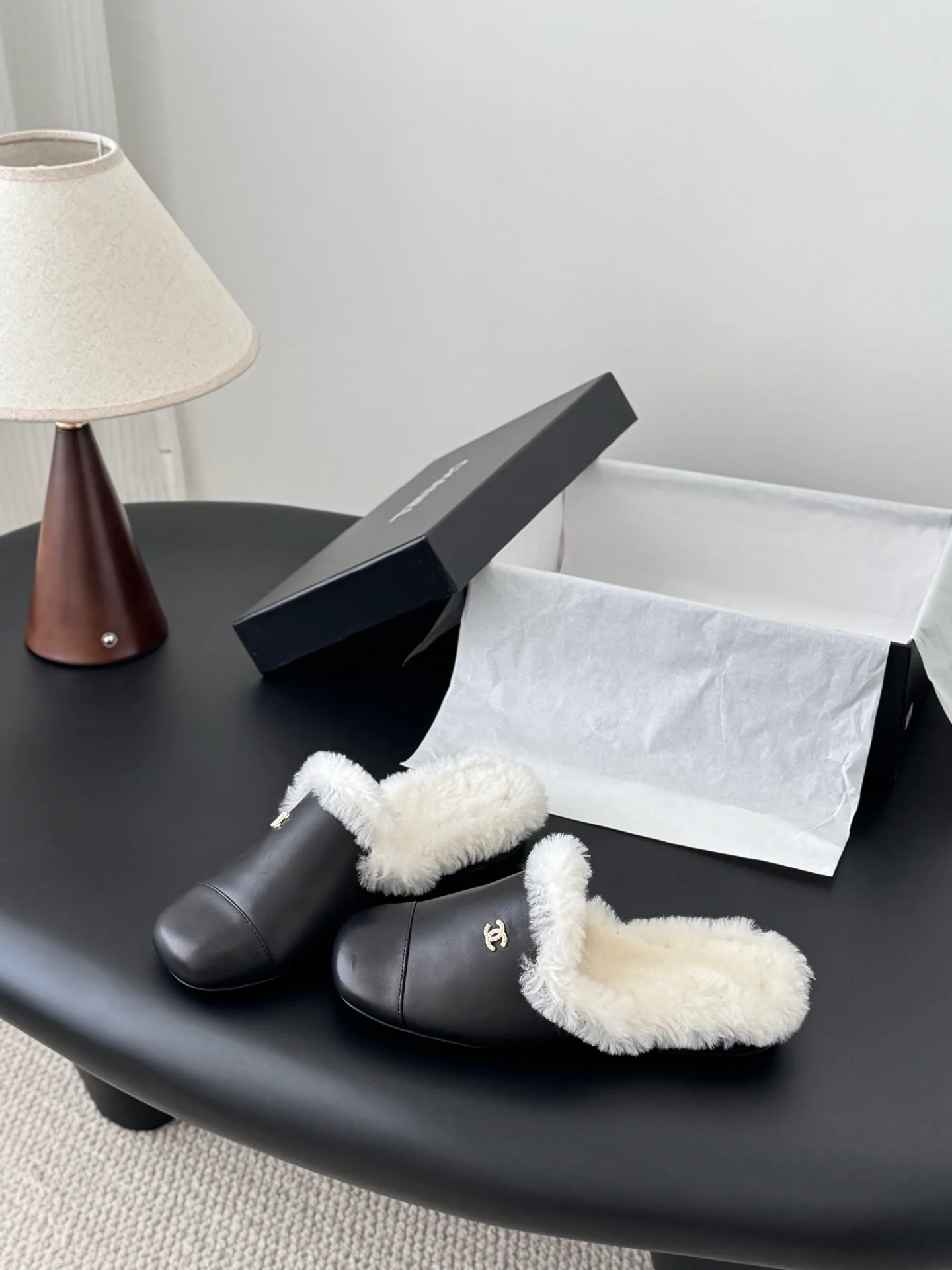 Chan 25fw fluffy slippers