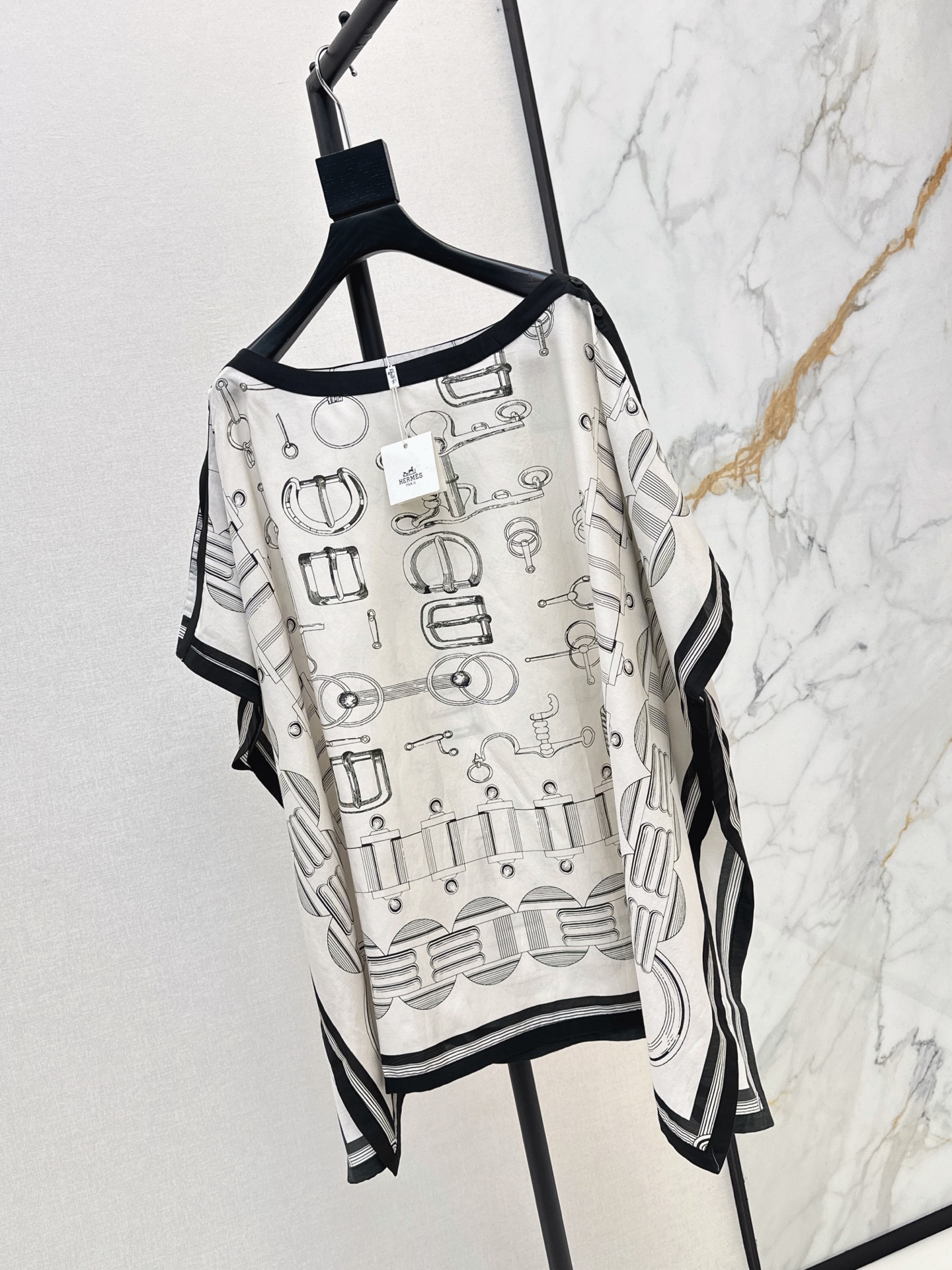 Her 26fw print silk cape