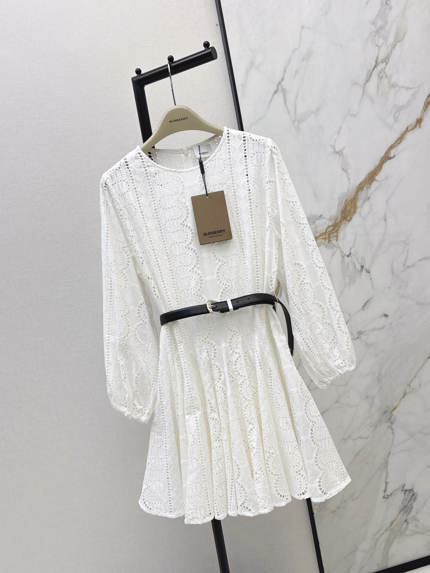 Burb 26ss embroidery belted dress
