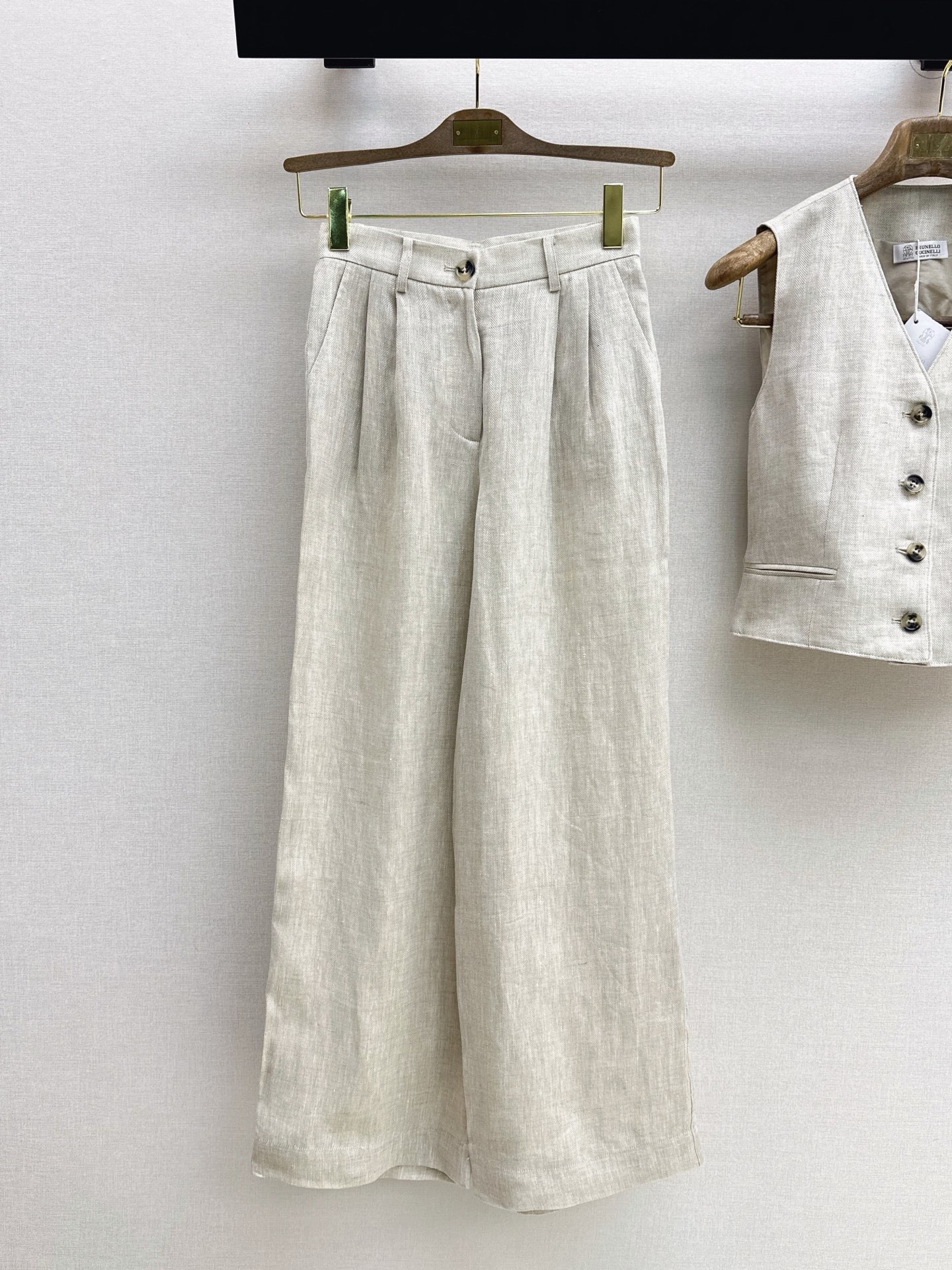 Brun 26ss v-neck waistcoat pants set