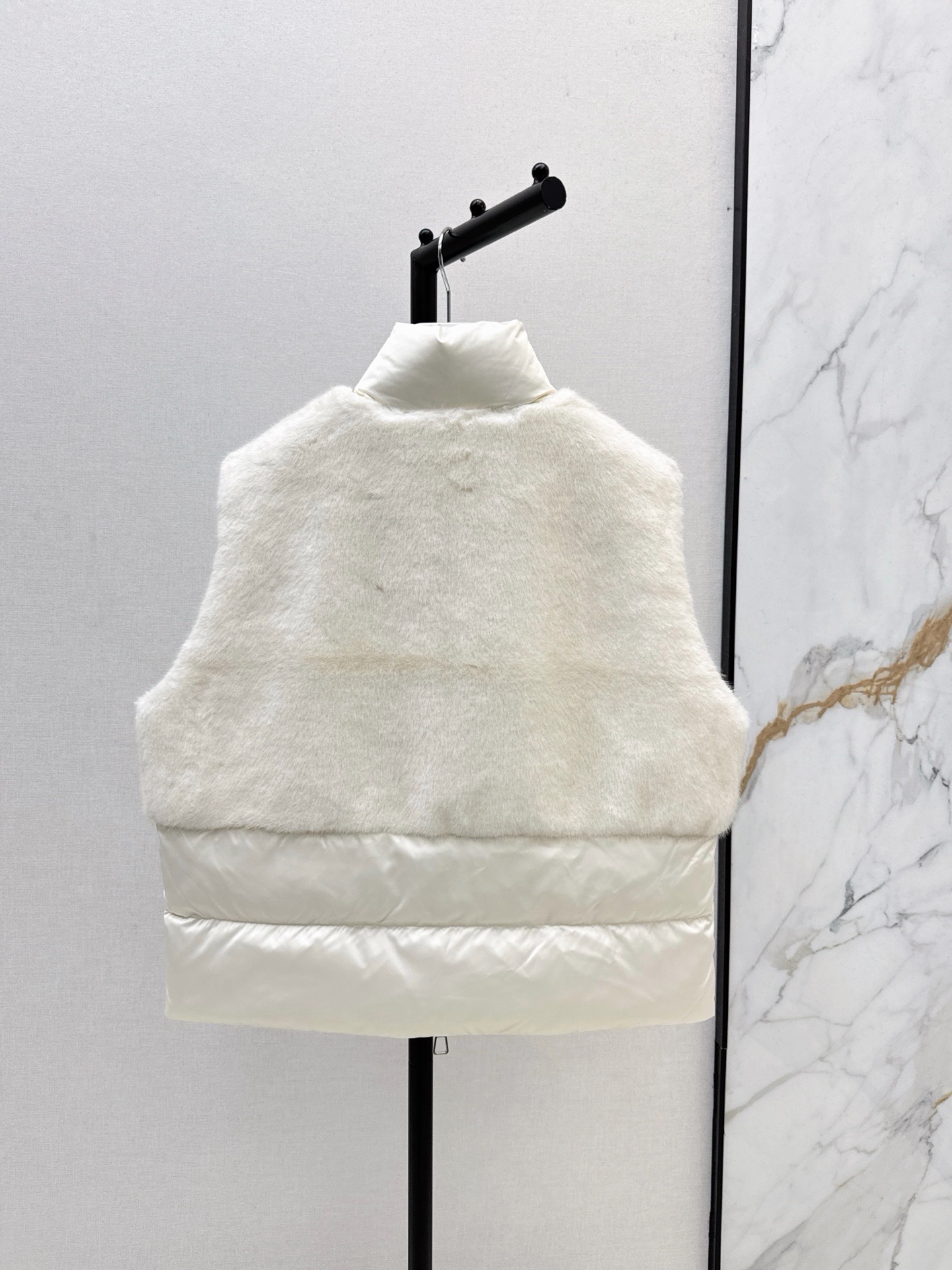 Monc 26fw faux-fur puffer vest