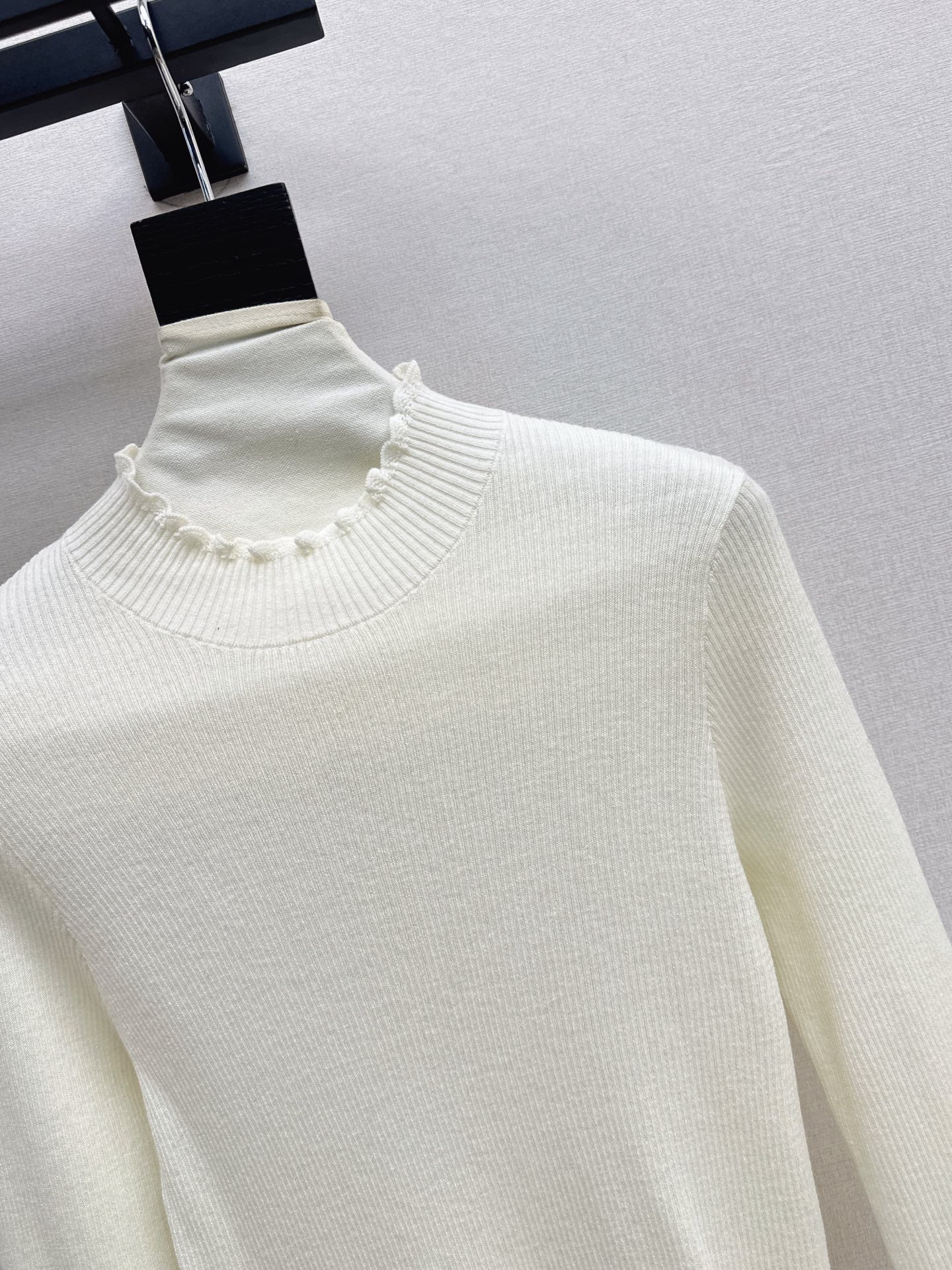 ES 26fw ruffle basic tee