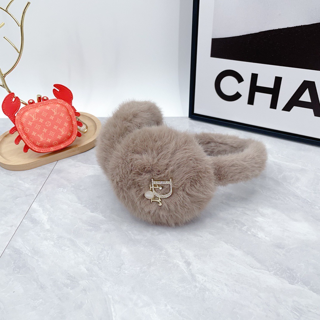 CD 26fw fluffy fur-look earmuffs