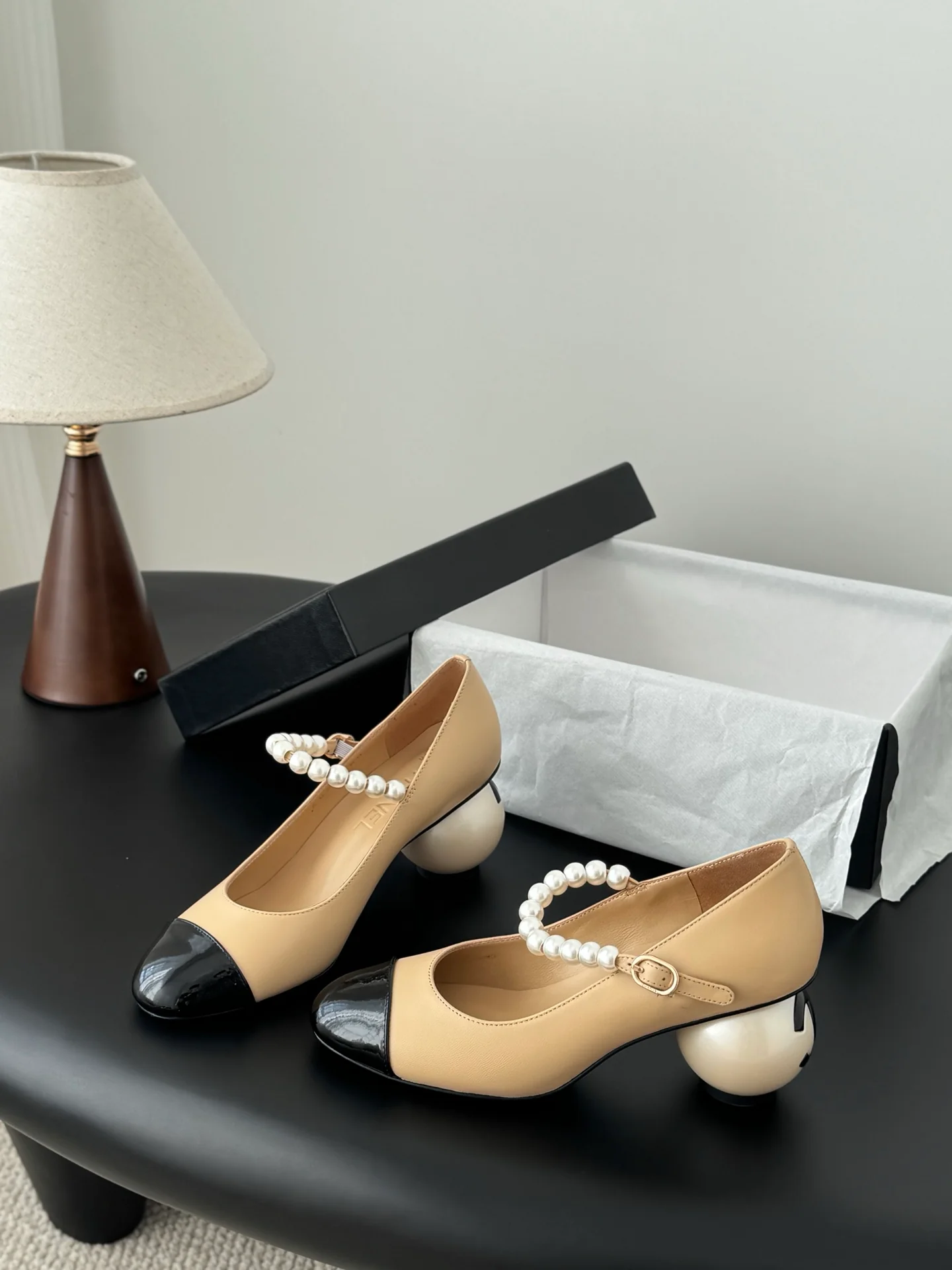 Chan 26ss pearl mary jane flats