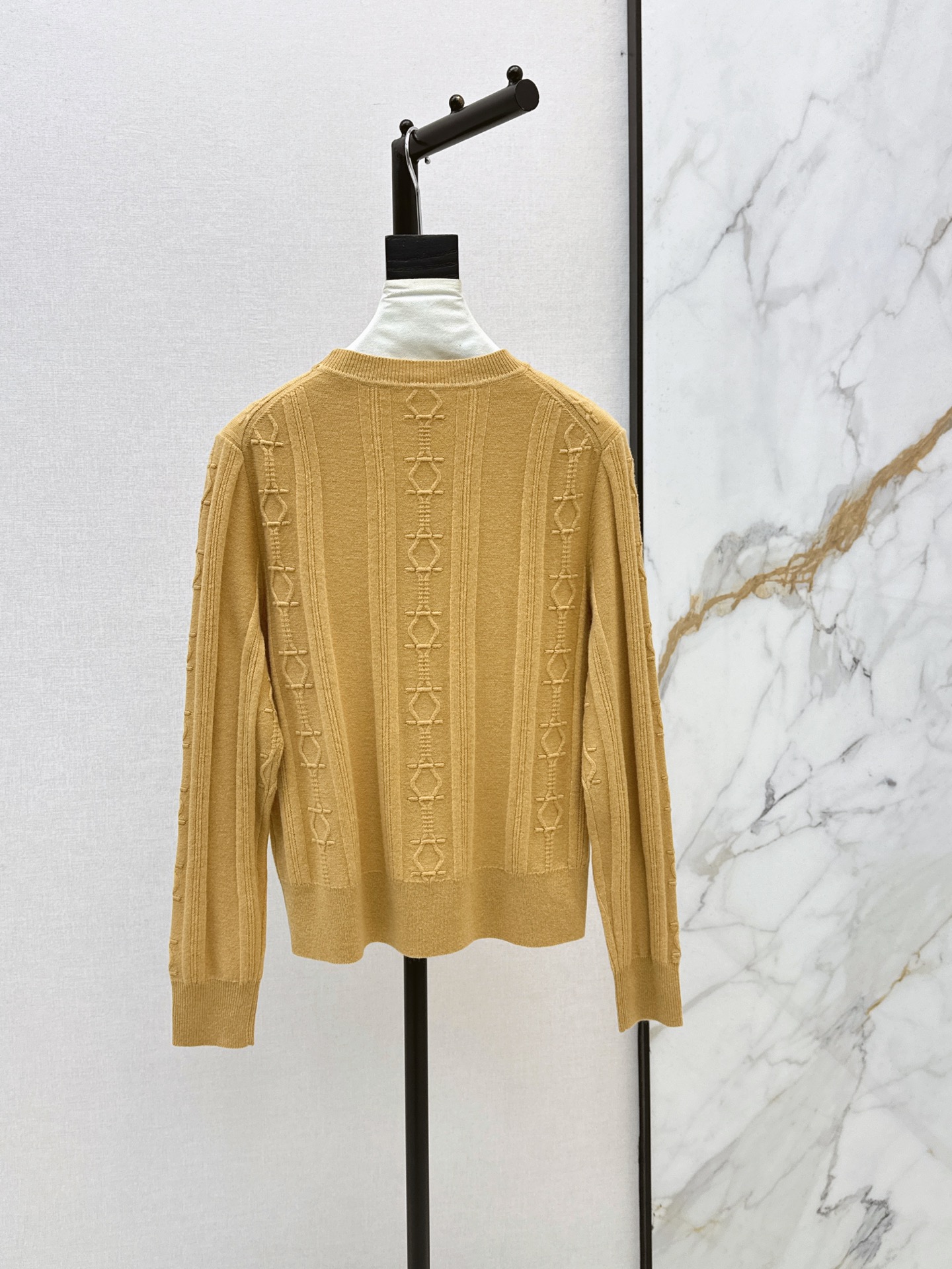 Her 26fw cable sweater