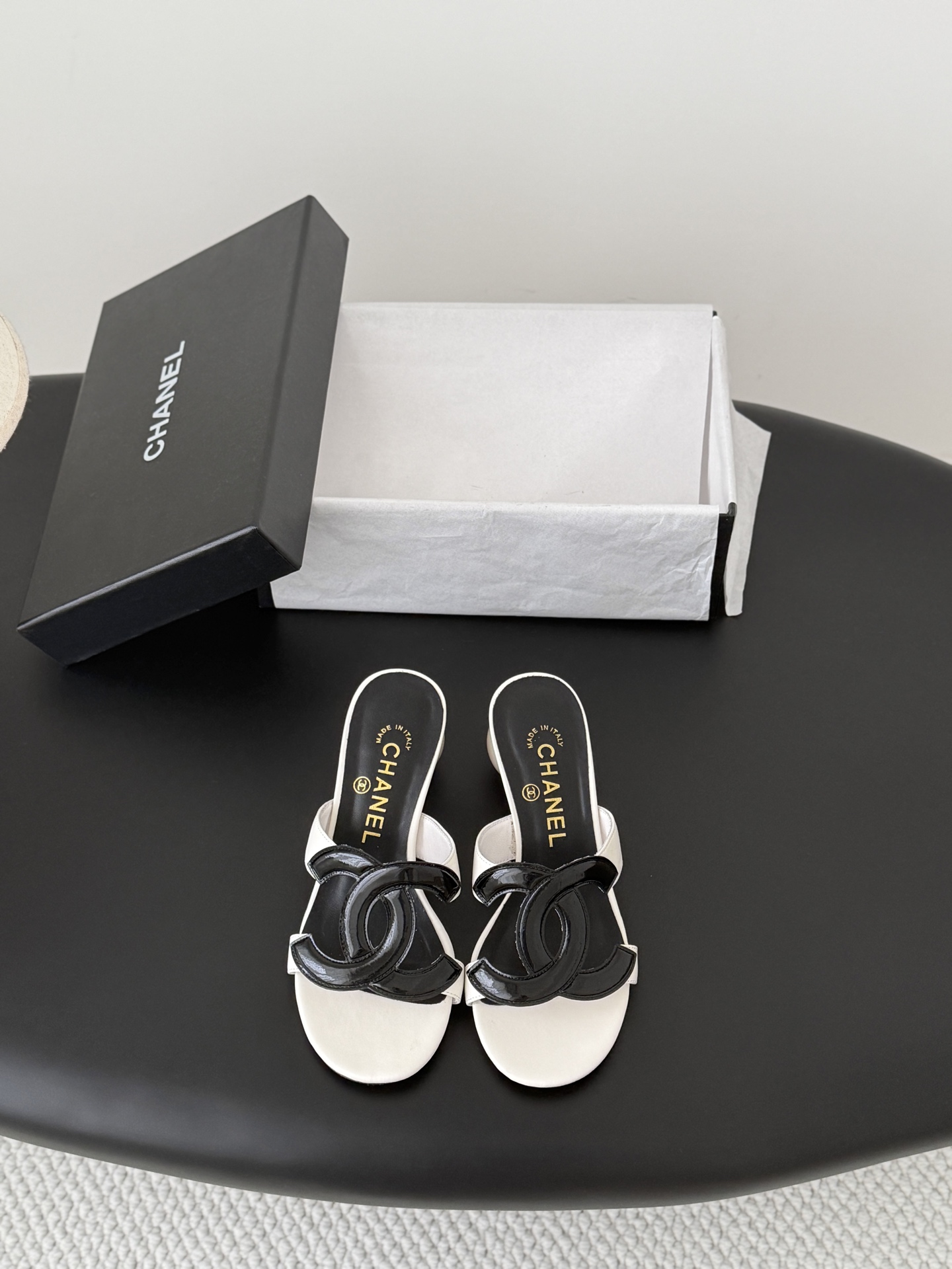 Chan 26ss chunky heel sandals