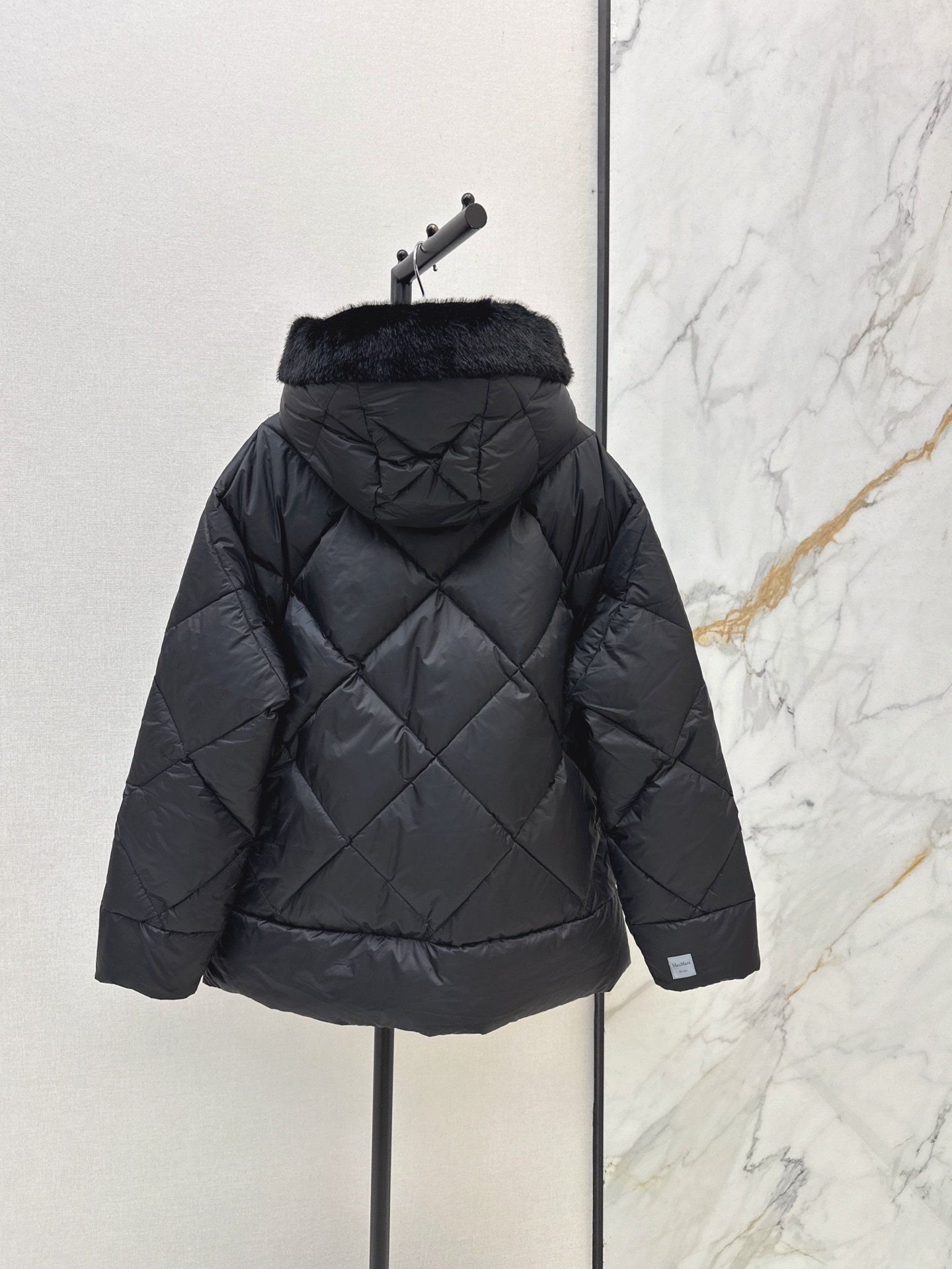 Max 26fw fur-trim down jacket