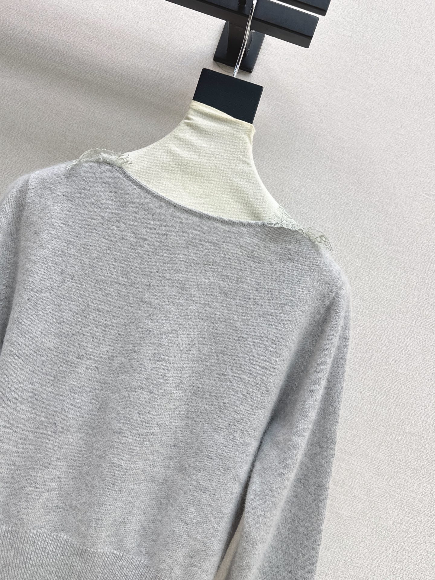ES 26fw lace contract knit sweater