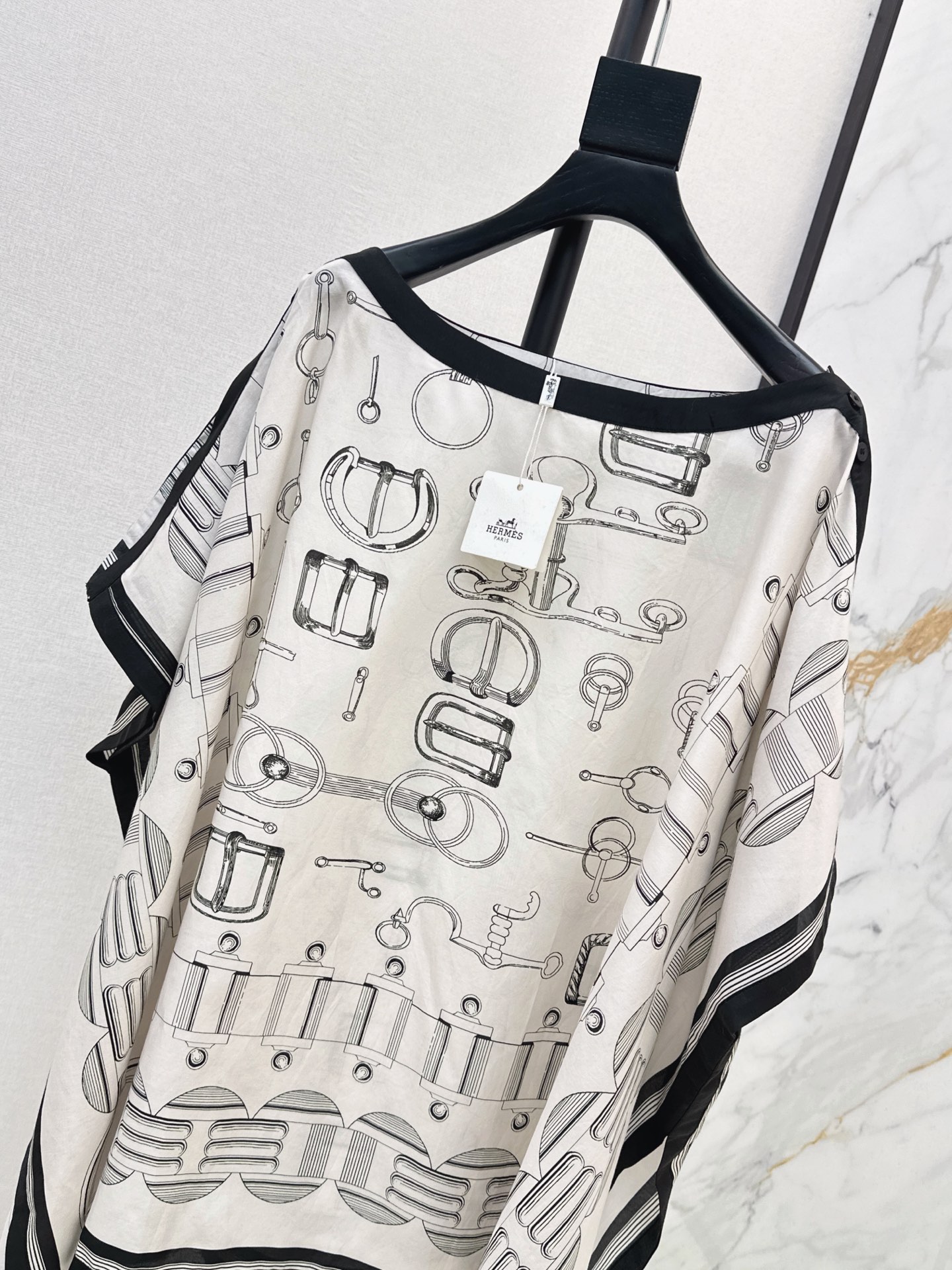 Her 26fw print silk cape