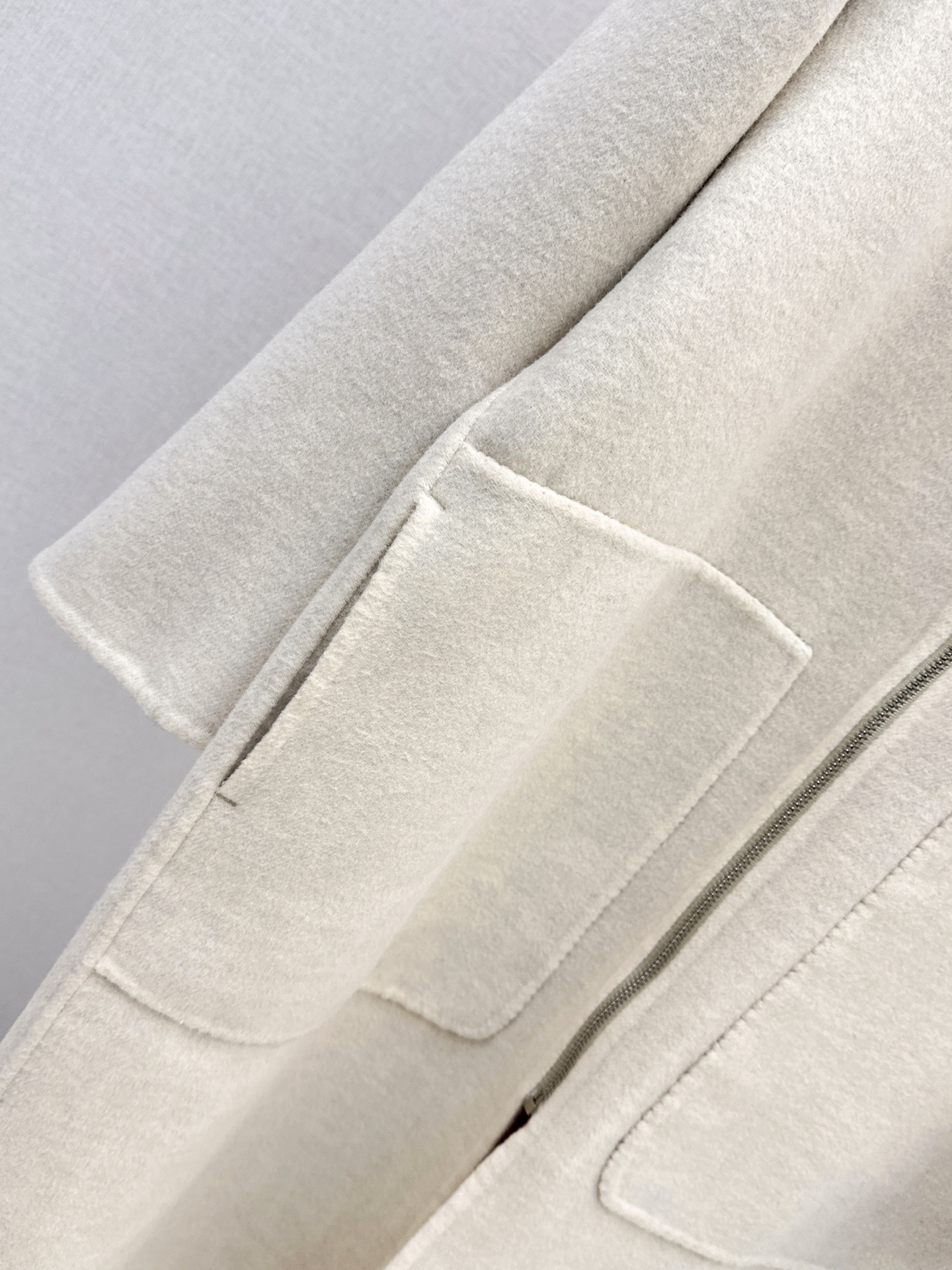 Her 26fw cashmere zip-up overcoats