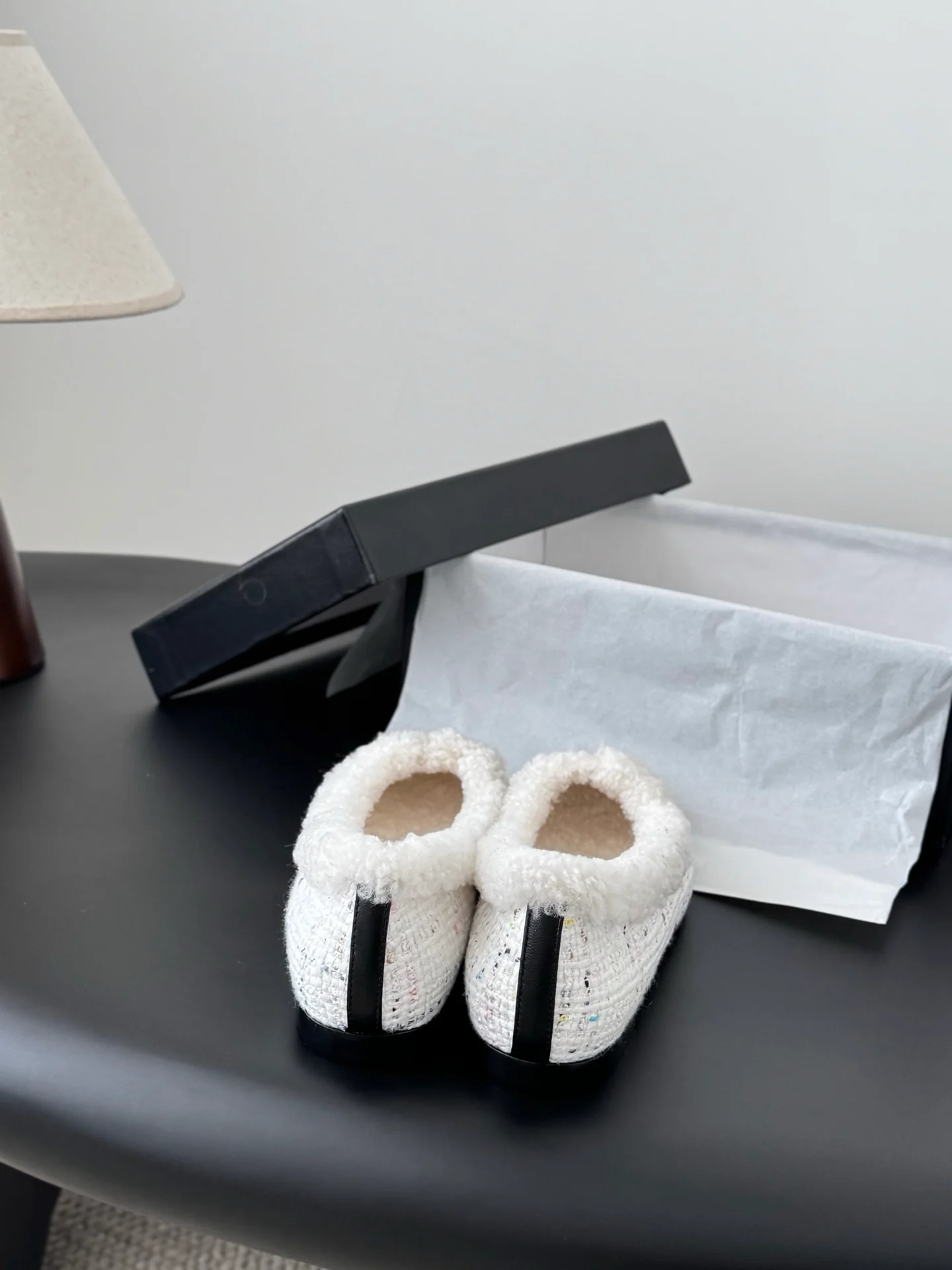 Chan 25fw fleece lined flats