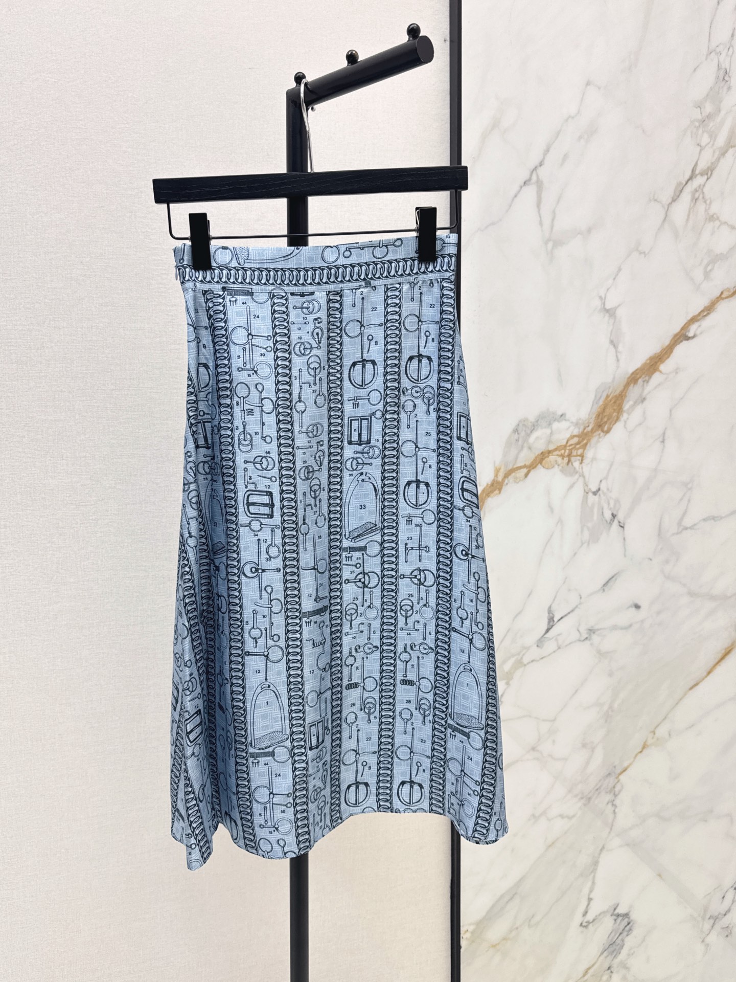 Her 26fw print silk pleated skirt