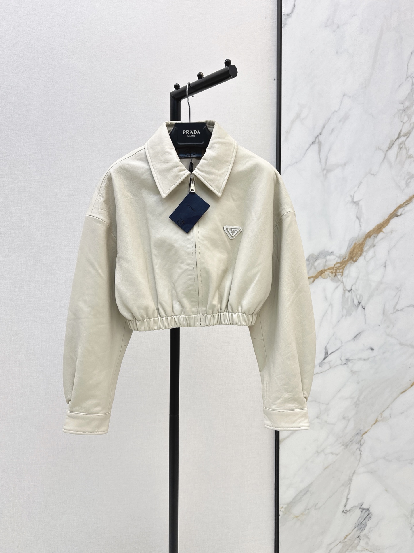 Pra 26fw cropped leather jacket