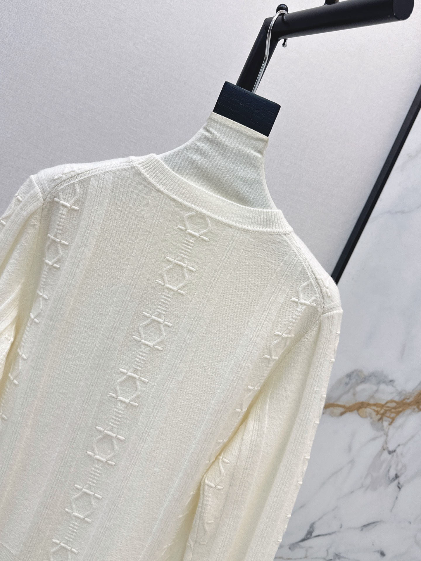 Her 26fw cable sweater