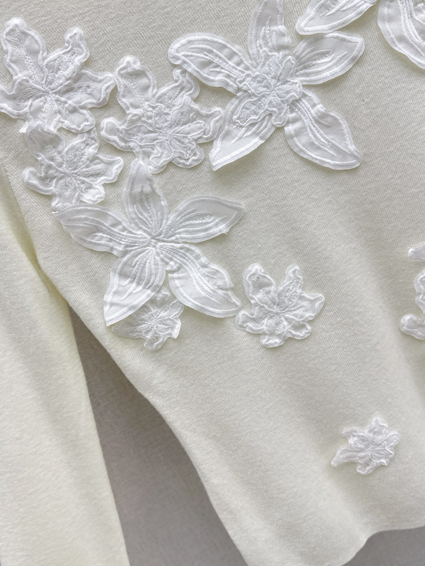 ES 26fw lace embroidery knit sweater