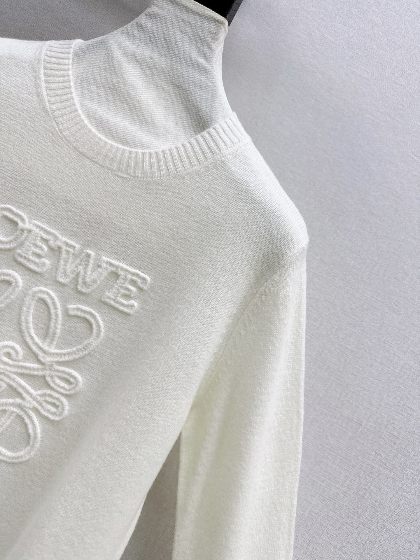 Loe 26fw embroidery sweater