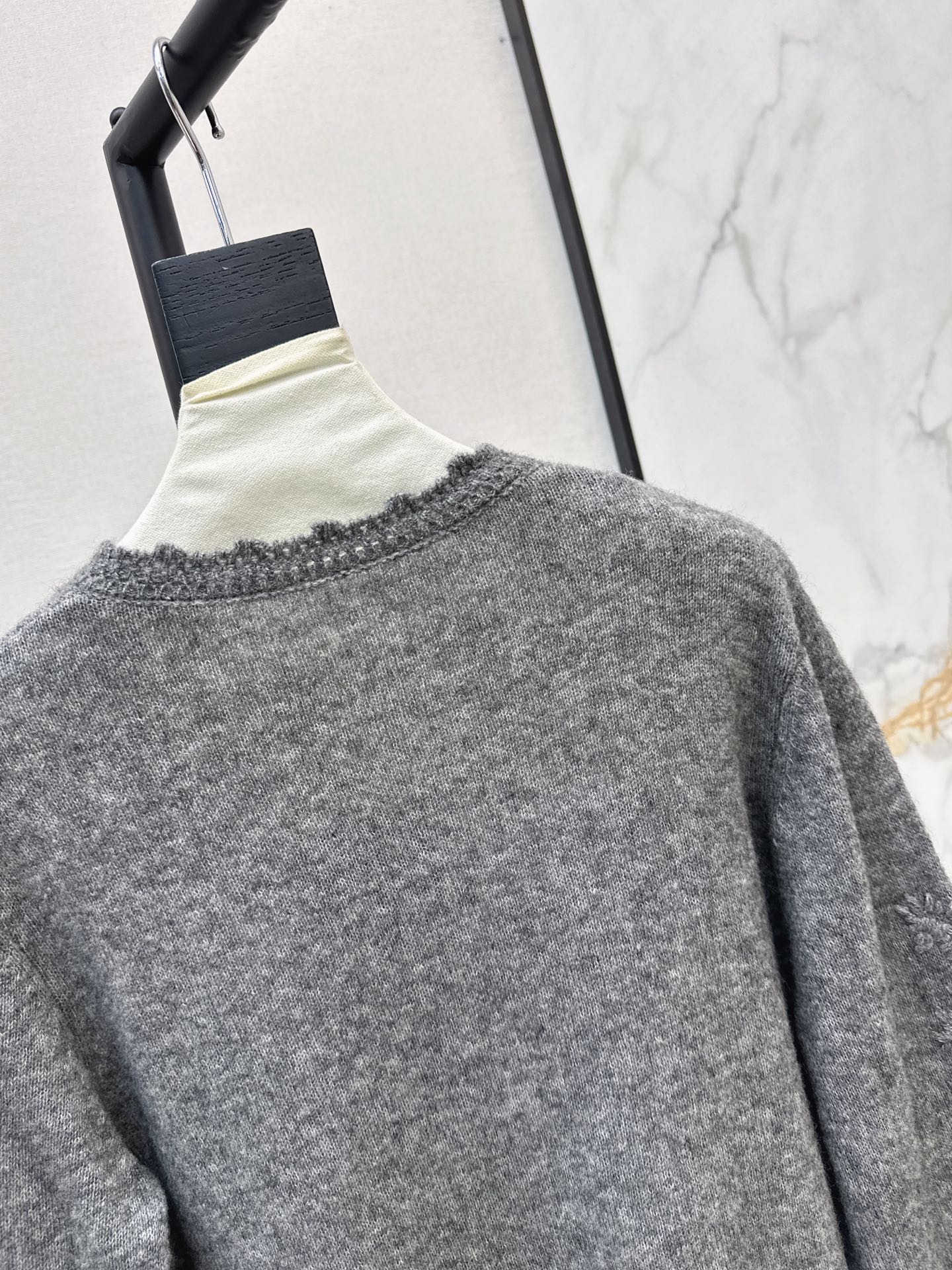 ES 26fw embroidery knit cardigan