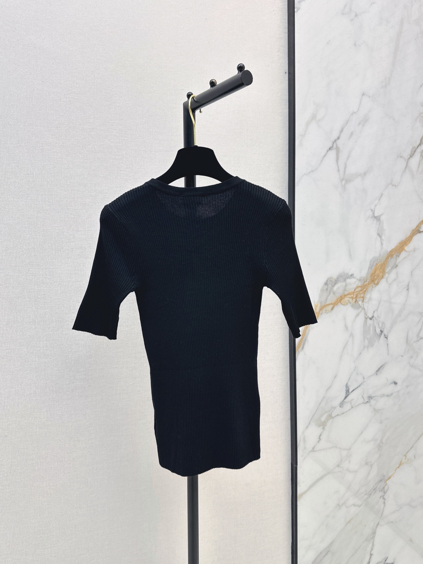 Chan 26fw pearl buttons knit top