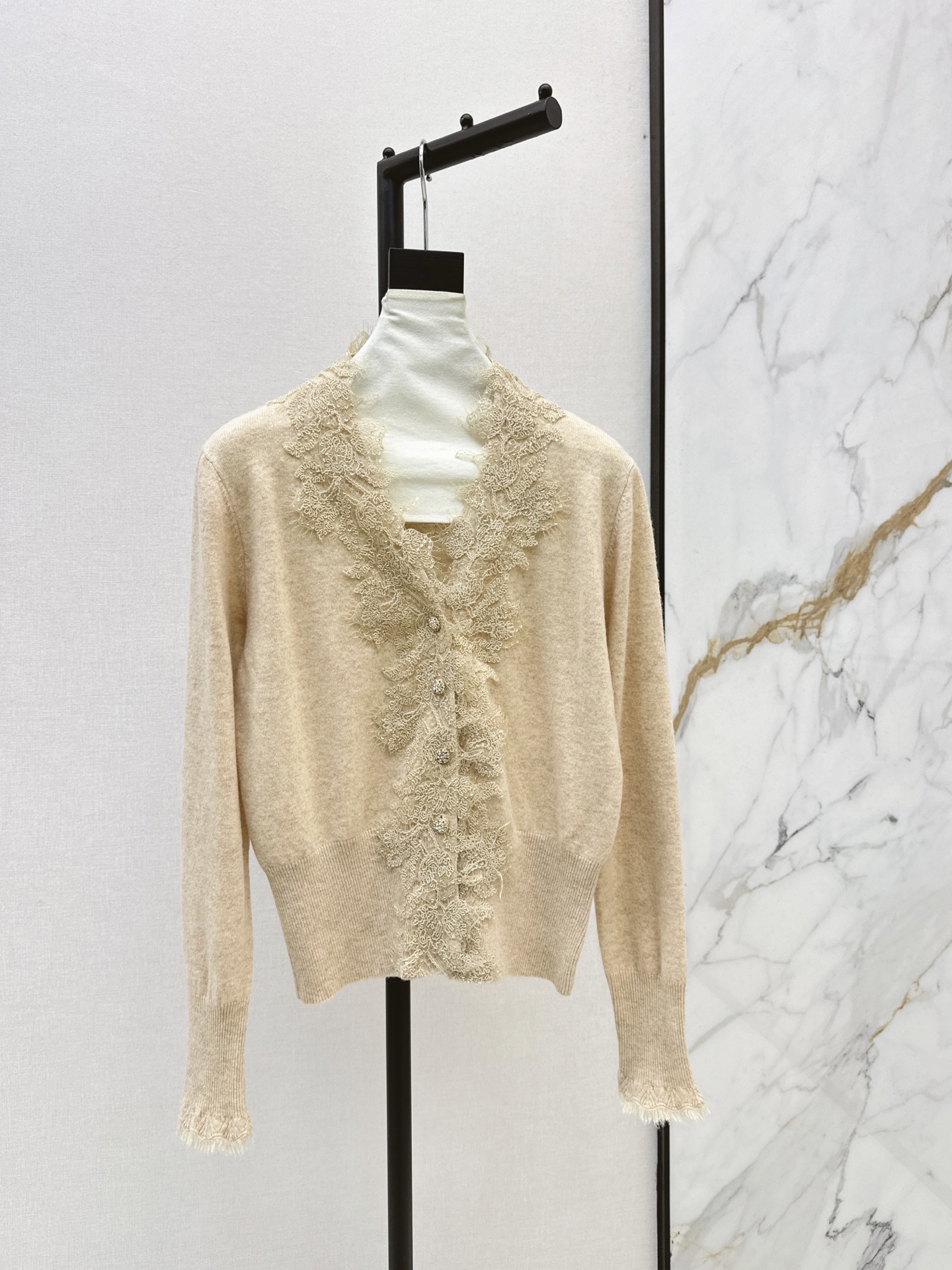 Miu 26fw lace contract knit cardigan
