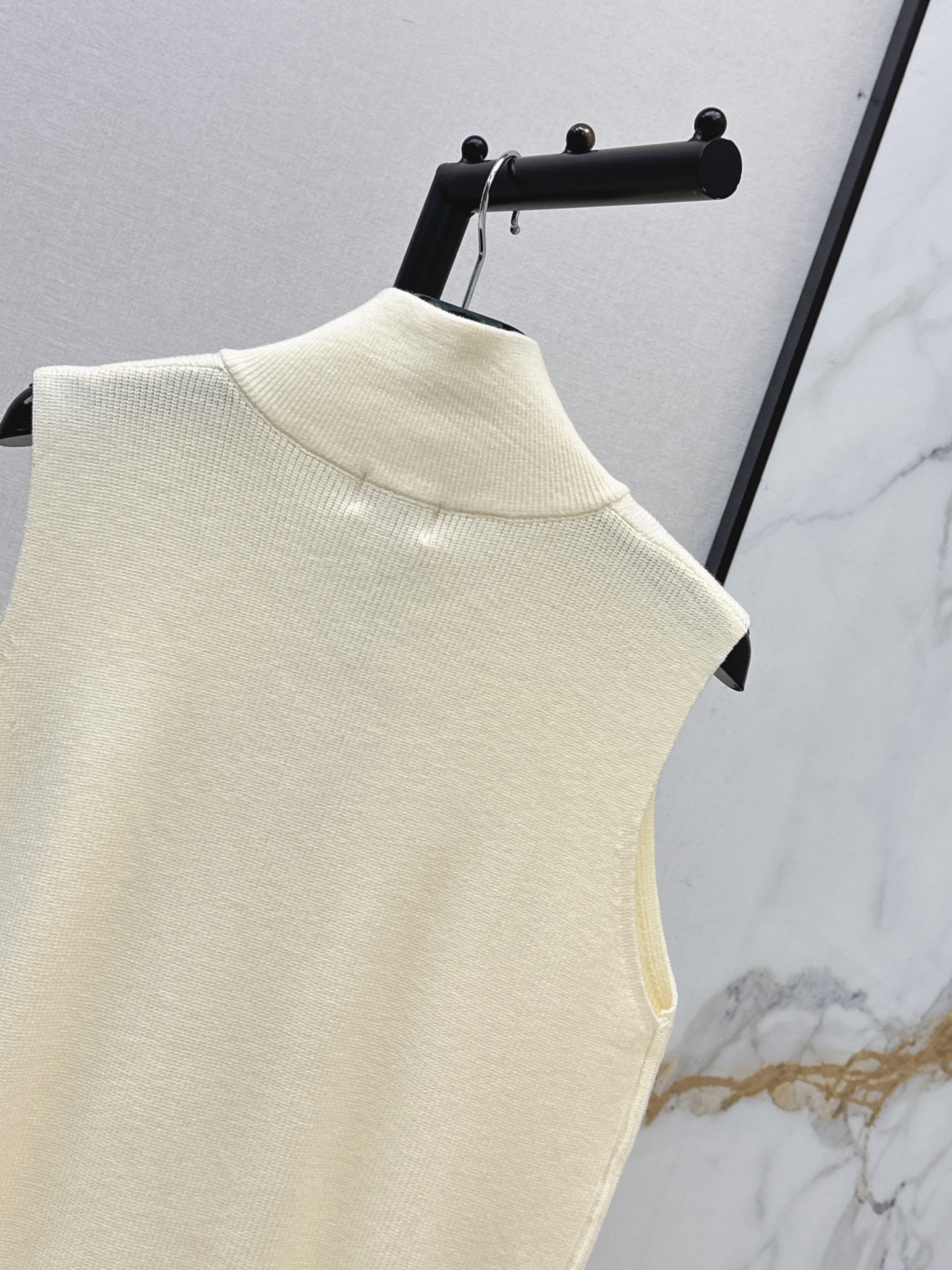 Celi 26fw knit vest