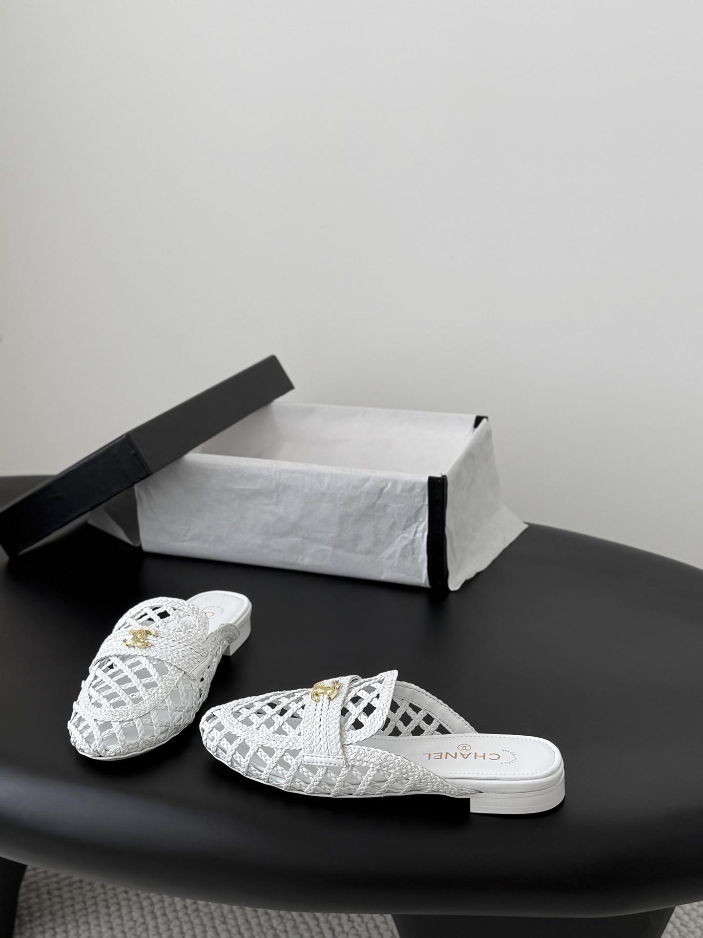 Chan 26ss woven slippers