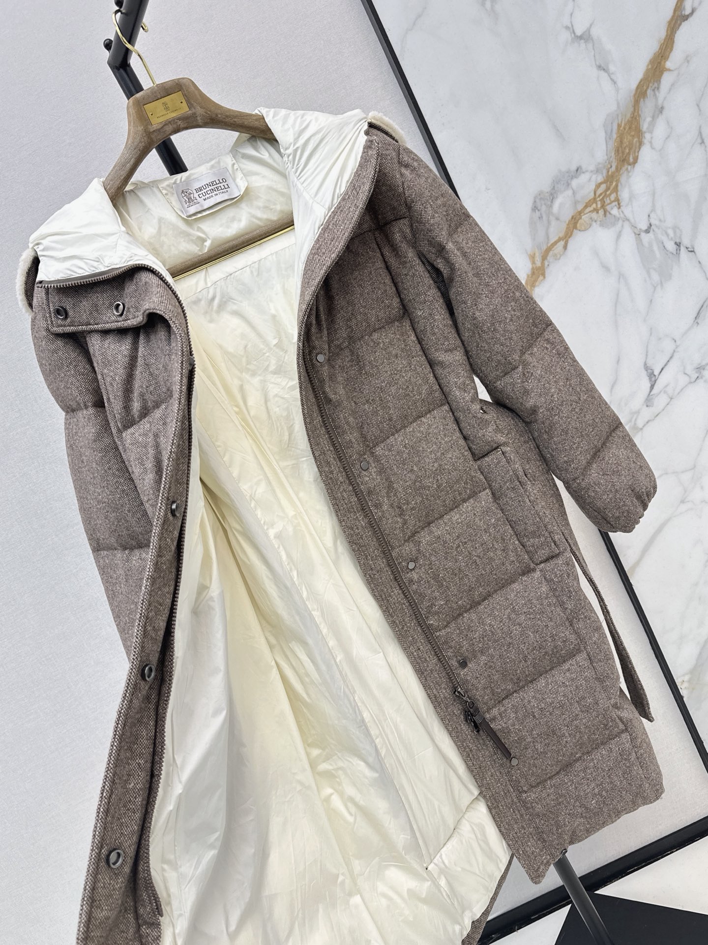 Brun 26fw hooded belted down jacket