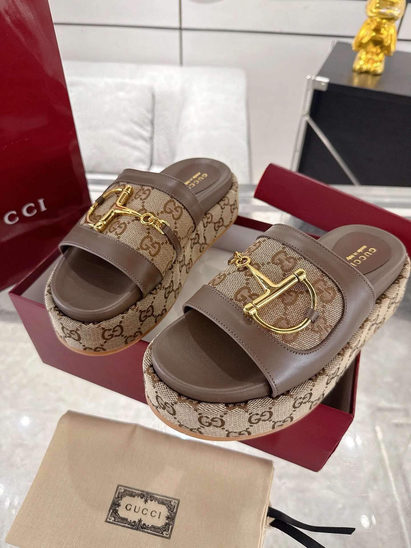 Gucc 25fw thick slippers