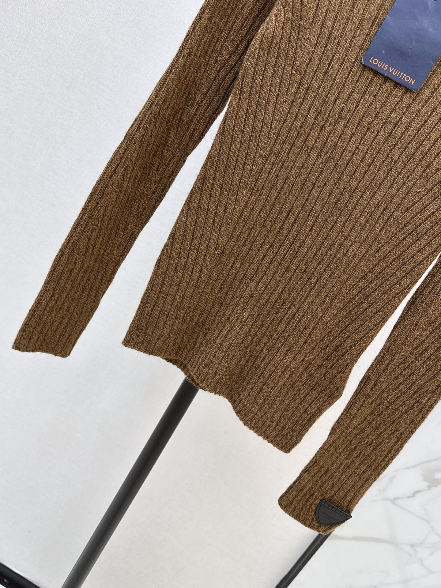 Loui 26fw knit slim-fit basic tee